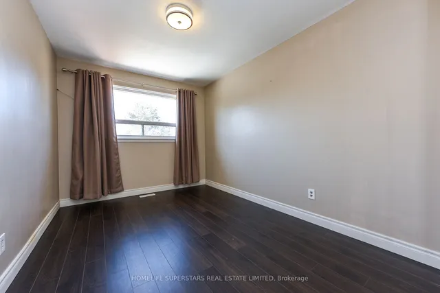 Additional property image - 3424 Laddie Cres