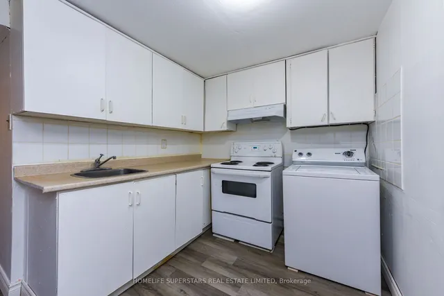 Additional property image - 3424 Laddie Cres