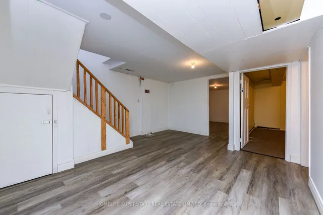 Additional property image - 3424 Laddie Cres
