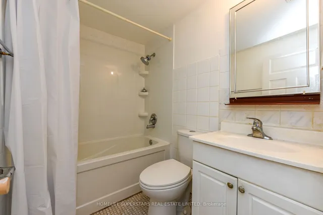 Additional property image - 3424 Laddie Cres