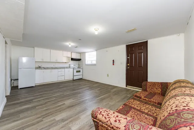 Additional property image - 3424 Laddie Cres