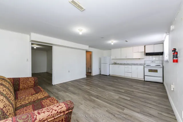 Additional property image - 3424 Laddie Cres