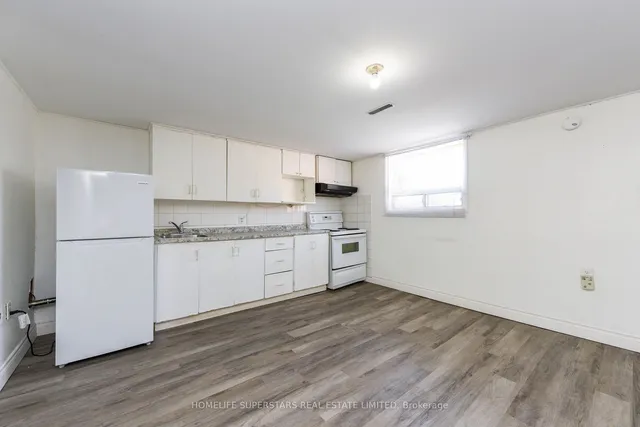 Additional property image - 3424 Laddie Cres