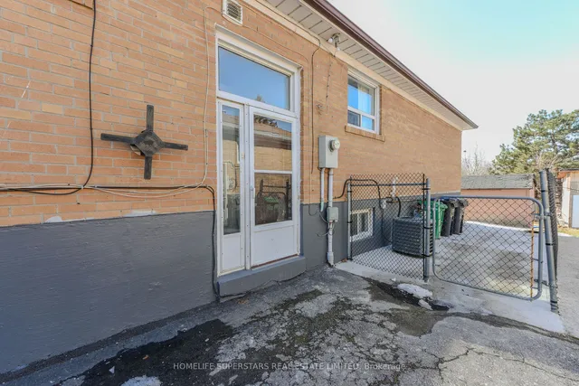Additional property image - 3424 Laddie Cres