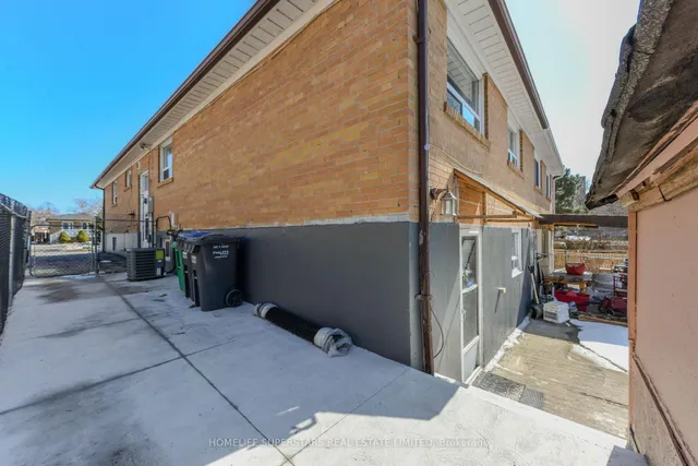 Additional property image - 3424 Laddie Cres