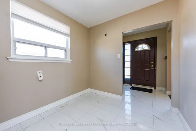 Additional property image - 3424 Laddie Cres