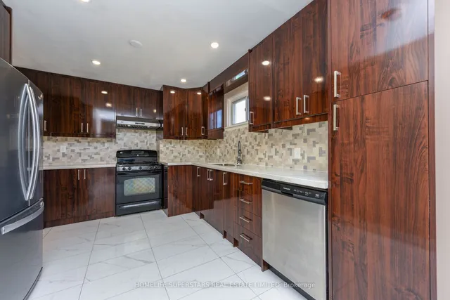 Additional property image - 3424 Laddie Cres