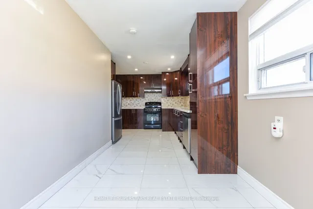 Additional property image - 3424 Laddie Cres