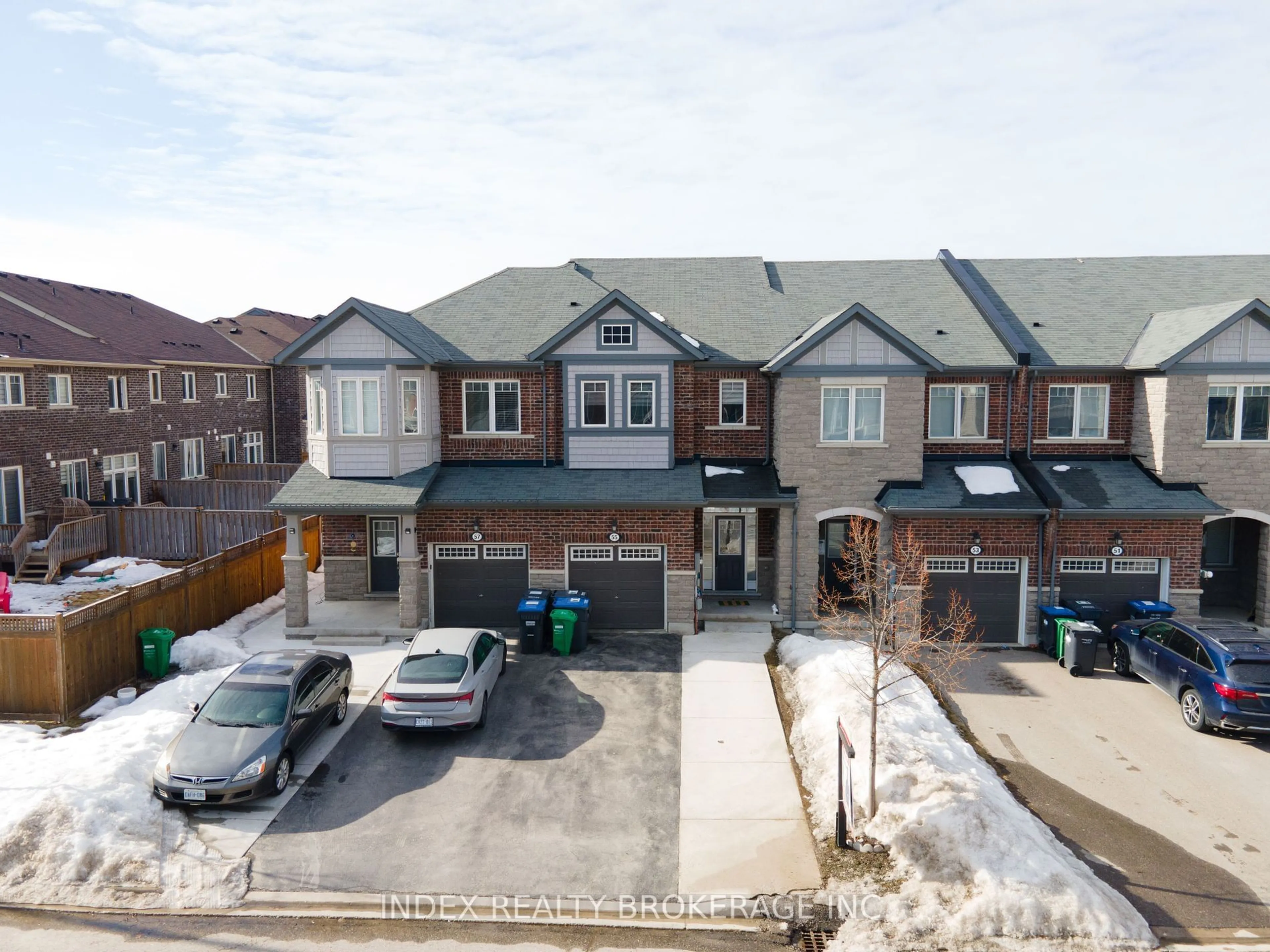 A pic from outside/outdoor area/front of a property/back of a property/a pic from drone, street for 55 Phyllis Dr, Caledon Ontario L7C 4E2