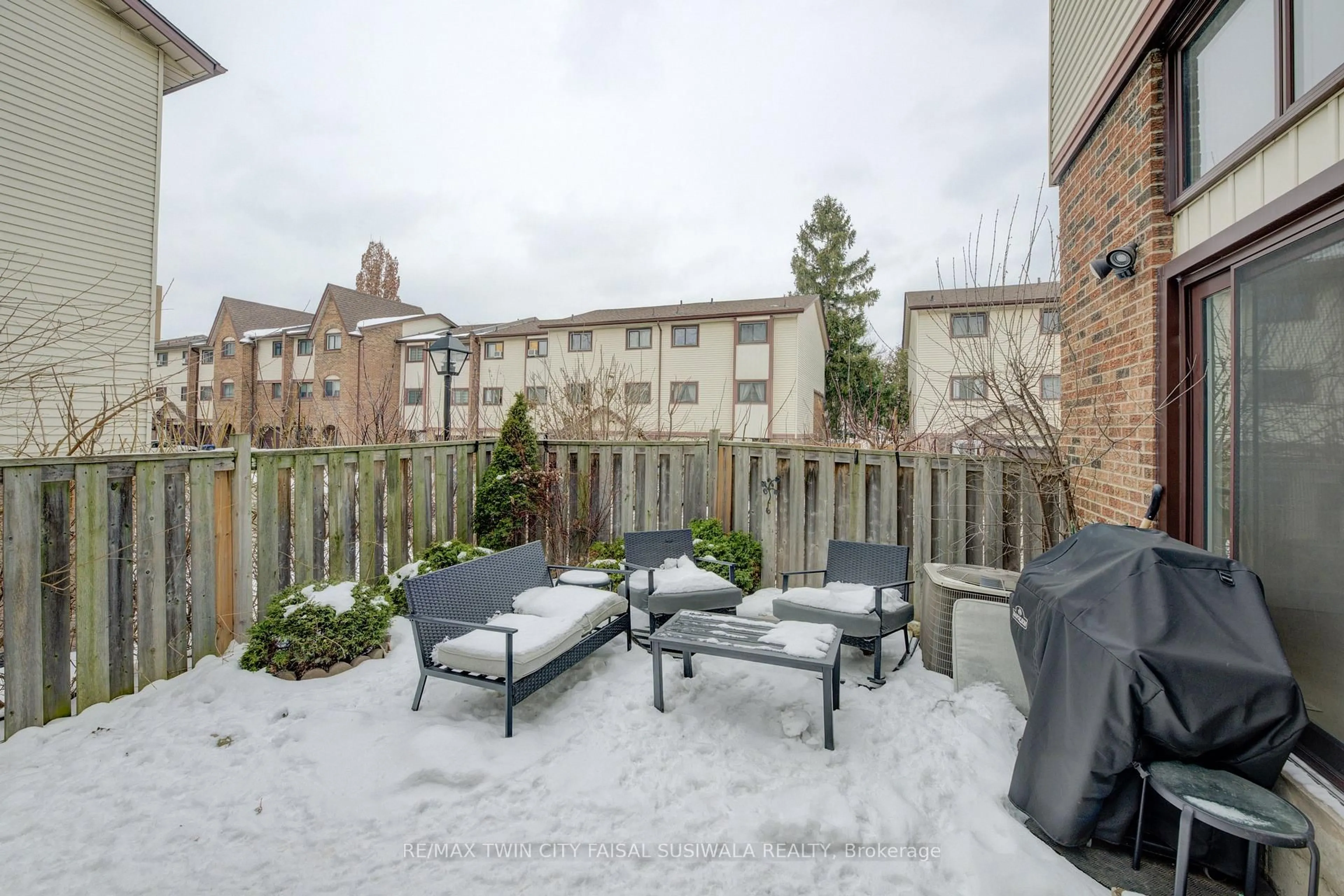 Patio, unknown for 55 McCallum Crt, Brampton Ontario L6W 3M4