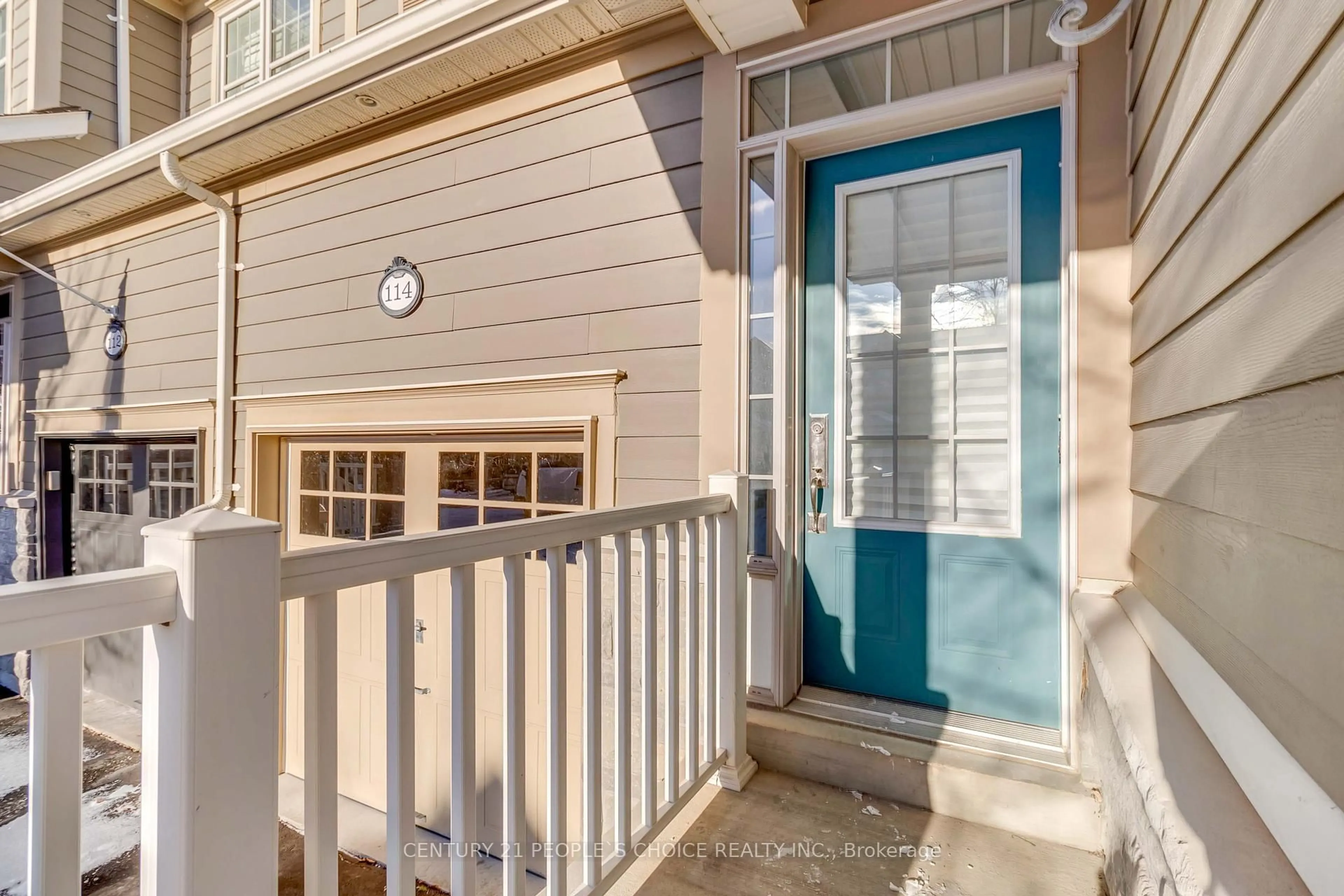 Indoor entryway for 114 Aird Crt, Milton Ontario L9T 8B6