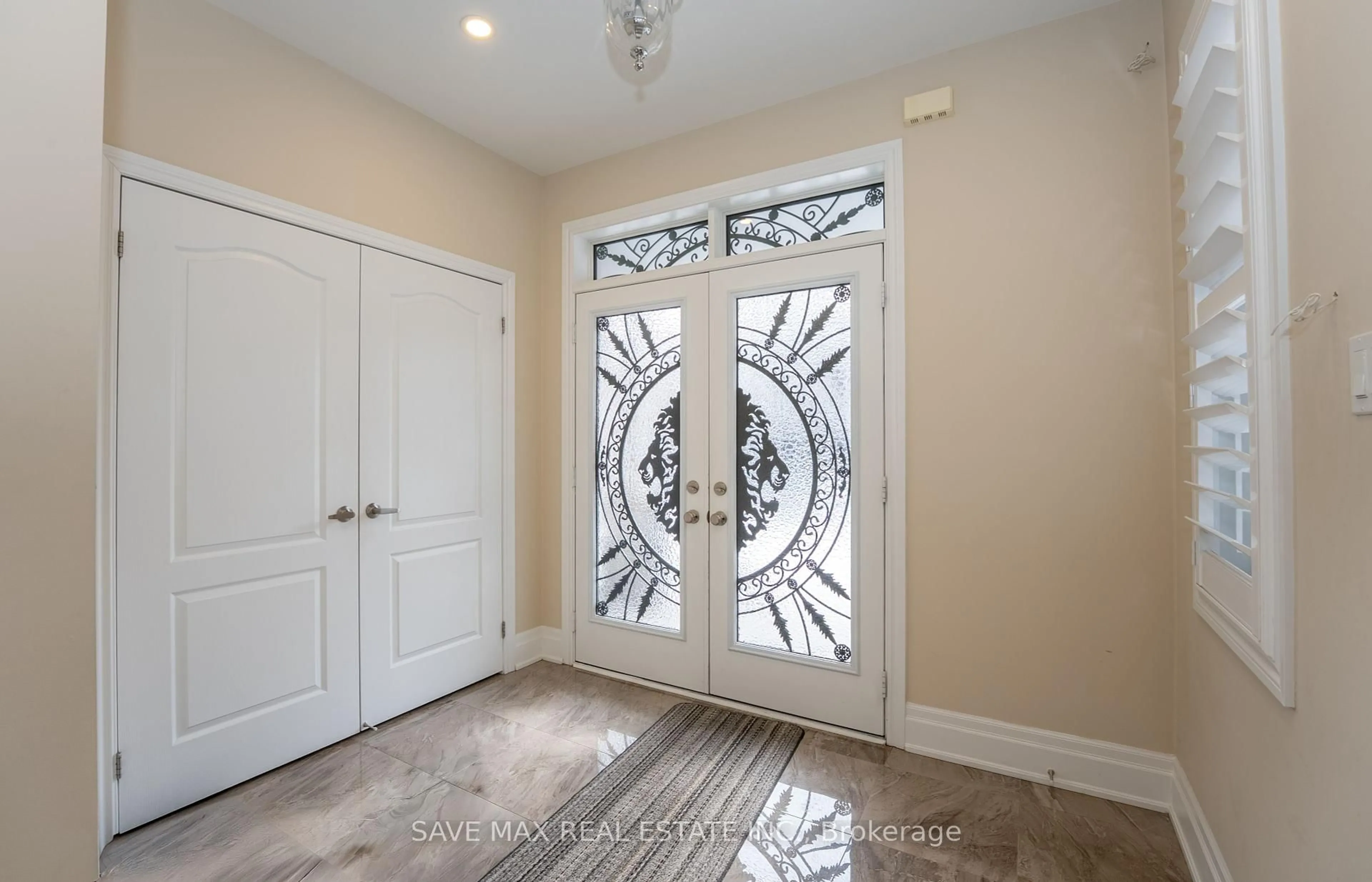 Indoor entryway for 36 Roulette Cres, Brampton Ontario L7A 4R6