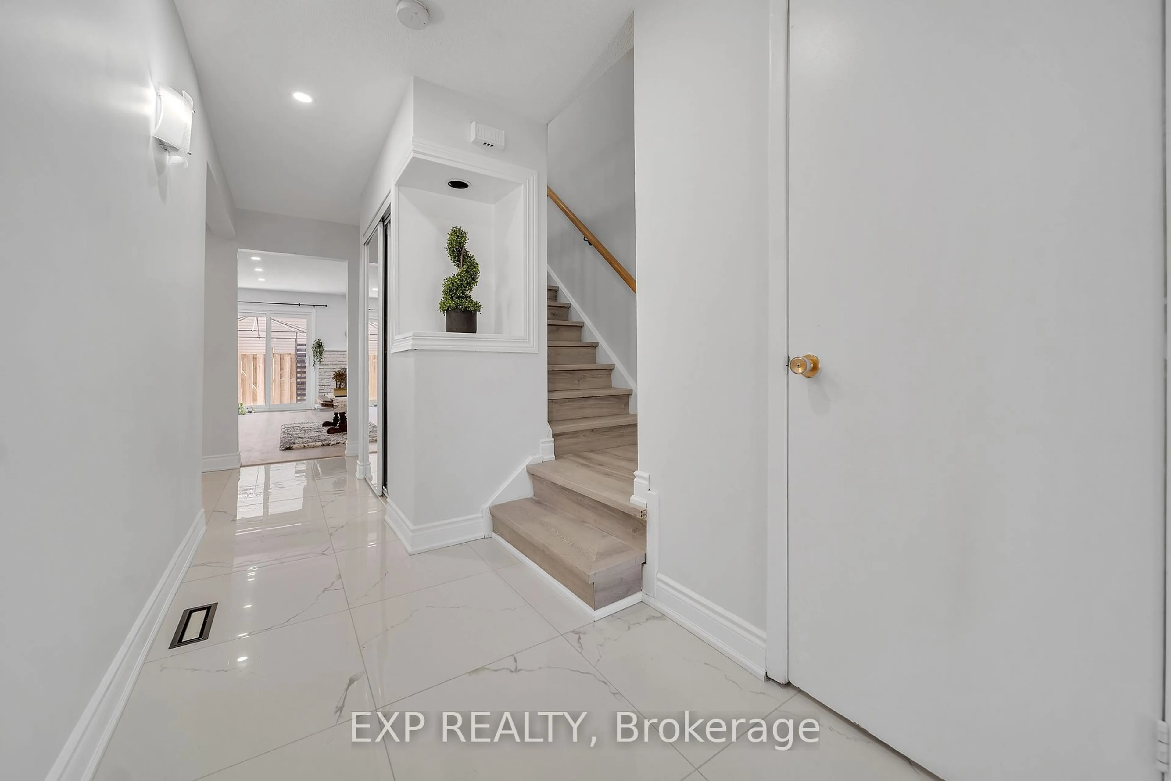 Indoor entryway for 19 Gatwick Lane, Brampton Ontario L6S 2E4