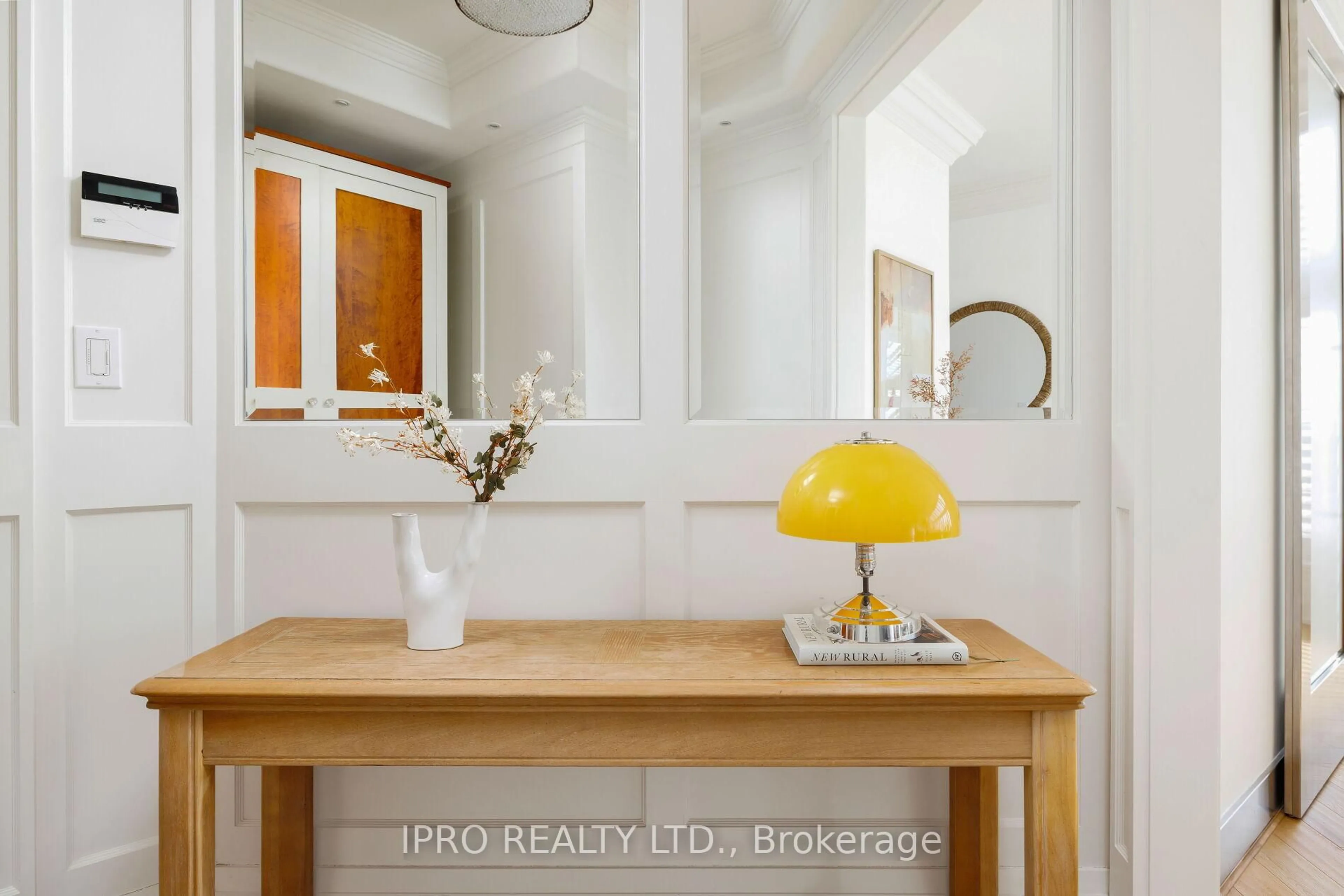 Indoor entryway for 935 Royal York Rd #PH 604, Toronto Ontario M8Y 4H1