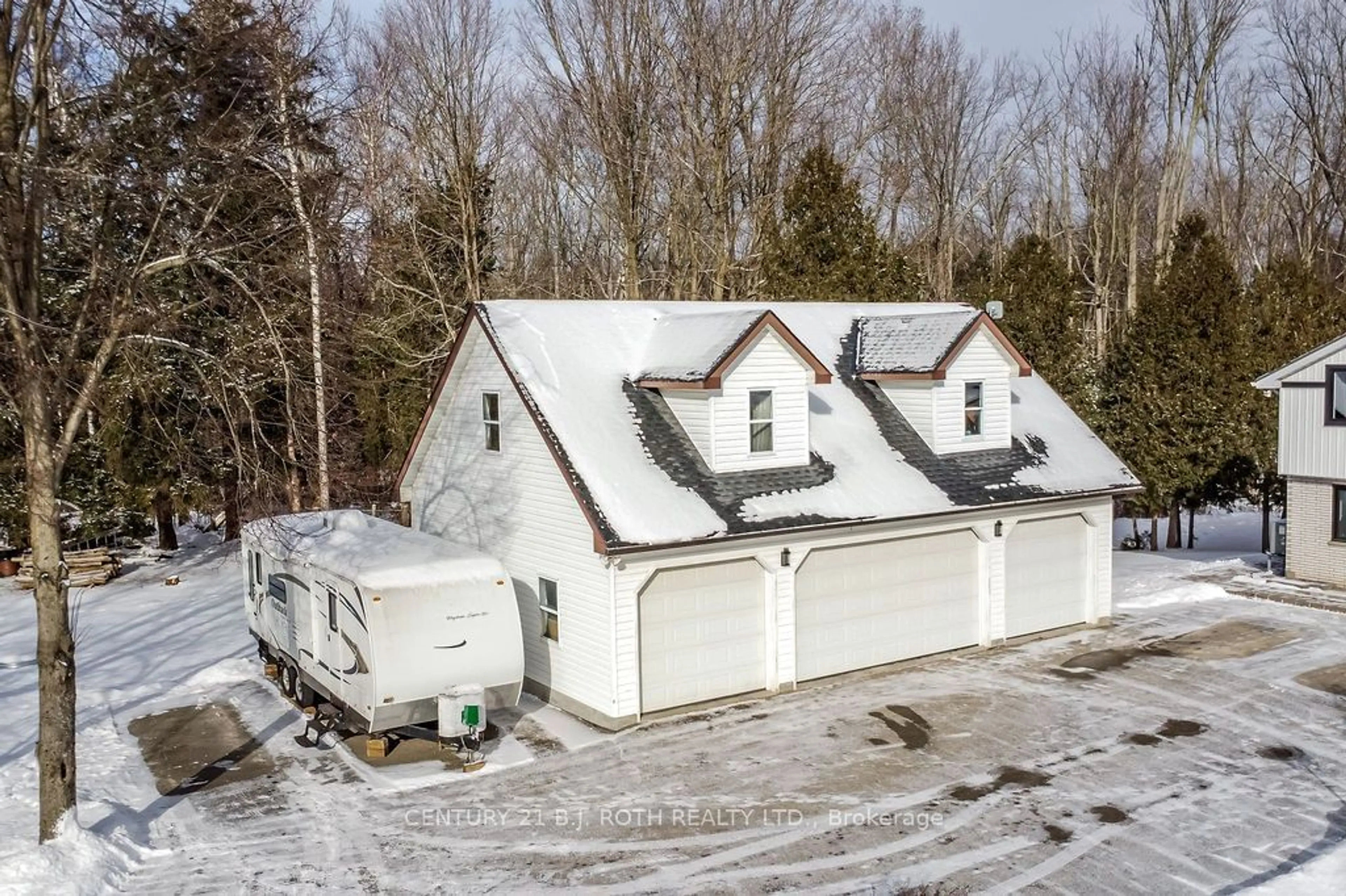 A pic from outside/outdoor area/front of a property/back of a property/a pic from drone, street for 10457 Darkwood Rd, Milton Ontario L0P 1J0