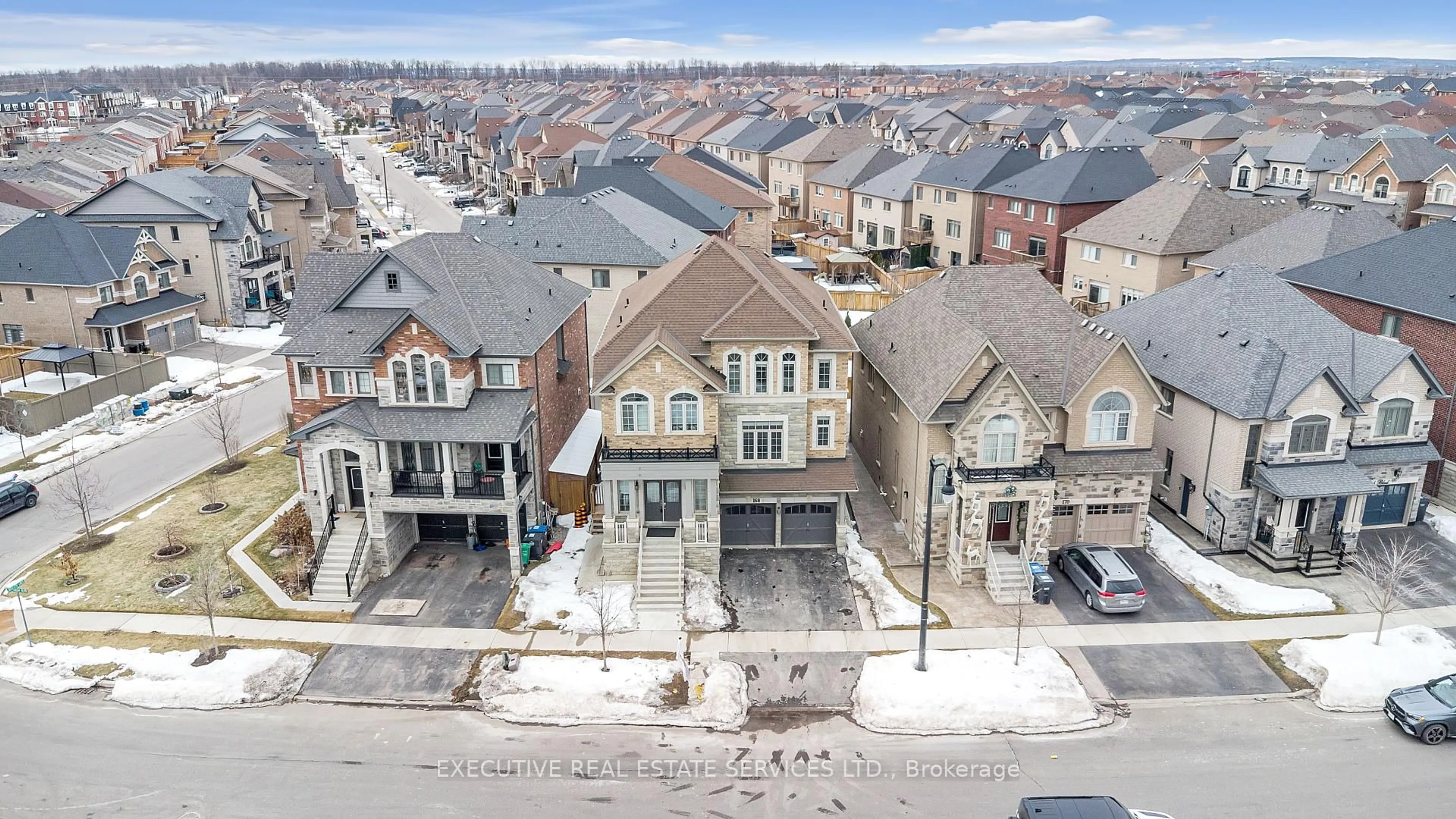 A pic from outside/outdoor area/front of a property/back of a property/a pic from drone, street for 168 Thornbush Blvd, Brampton Ontario L7A 4R5