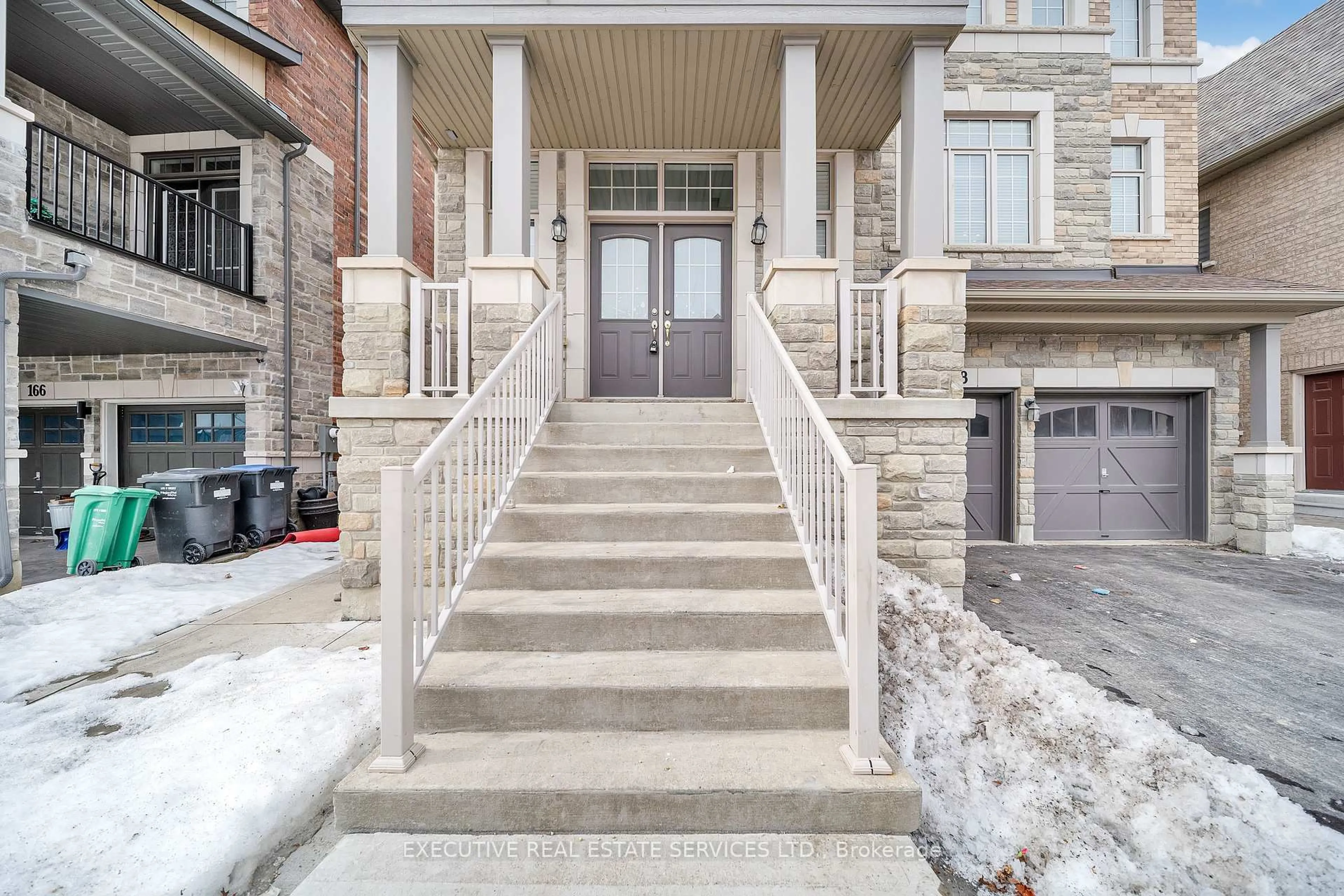 Stairs for 168 Thornbush Blvd, Brampton Ontario L7A 4R5