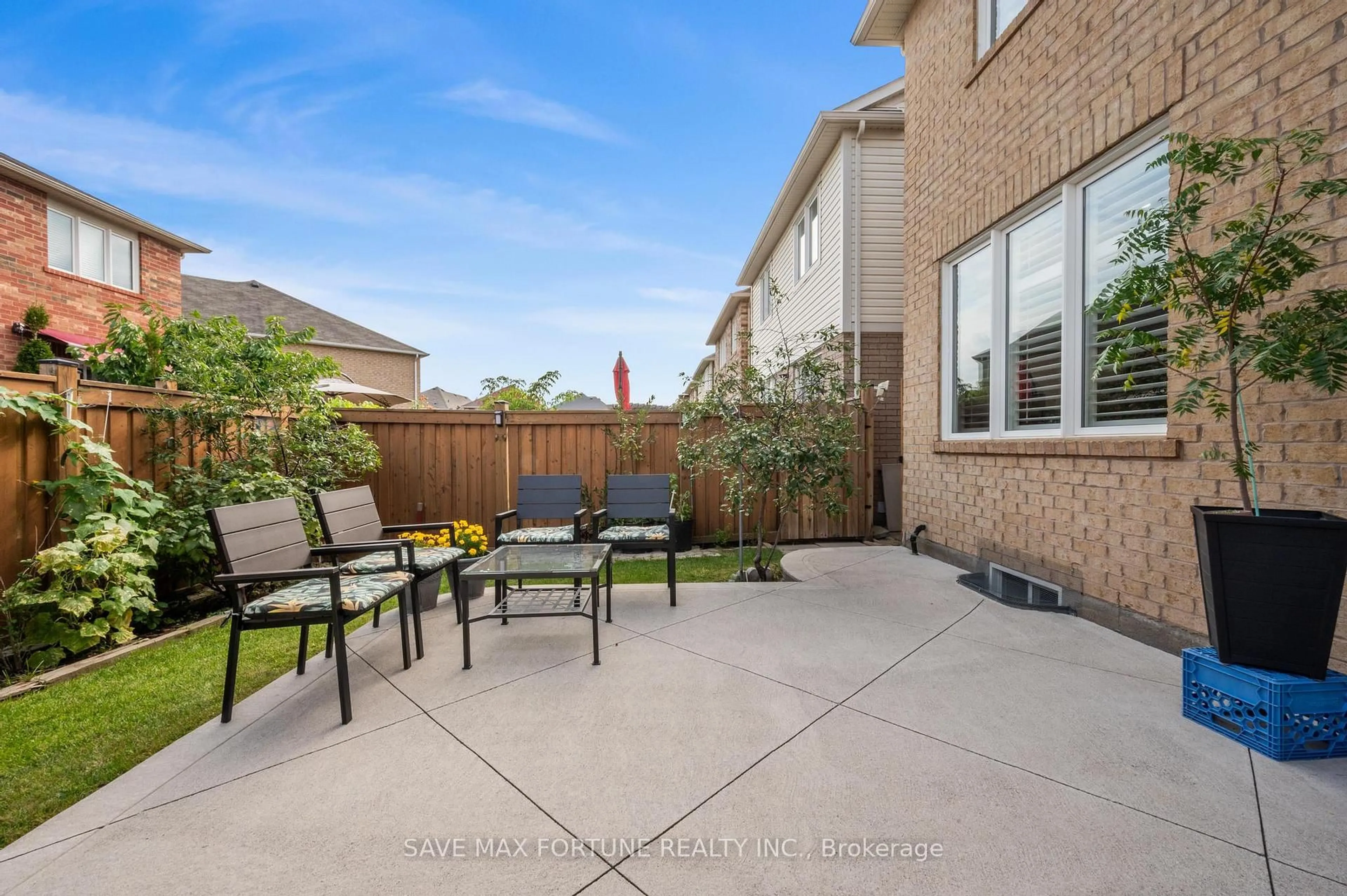Patio, street for 262 Cedric Terr, Milton Ontario L9T 8P1