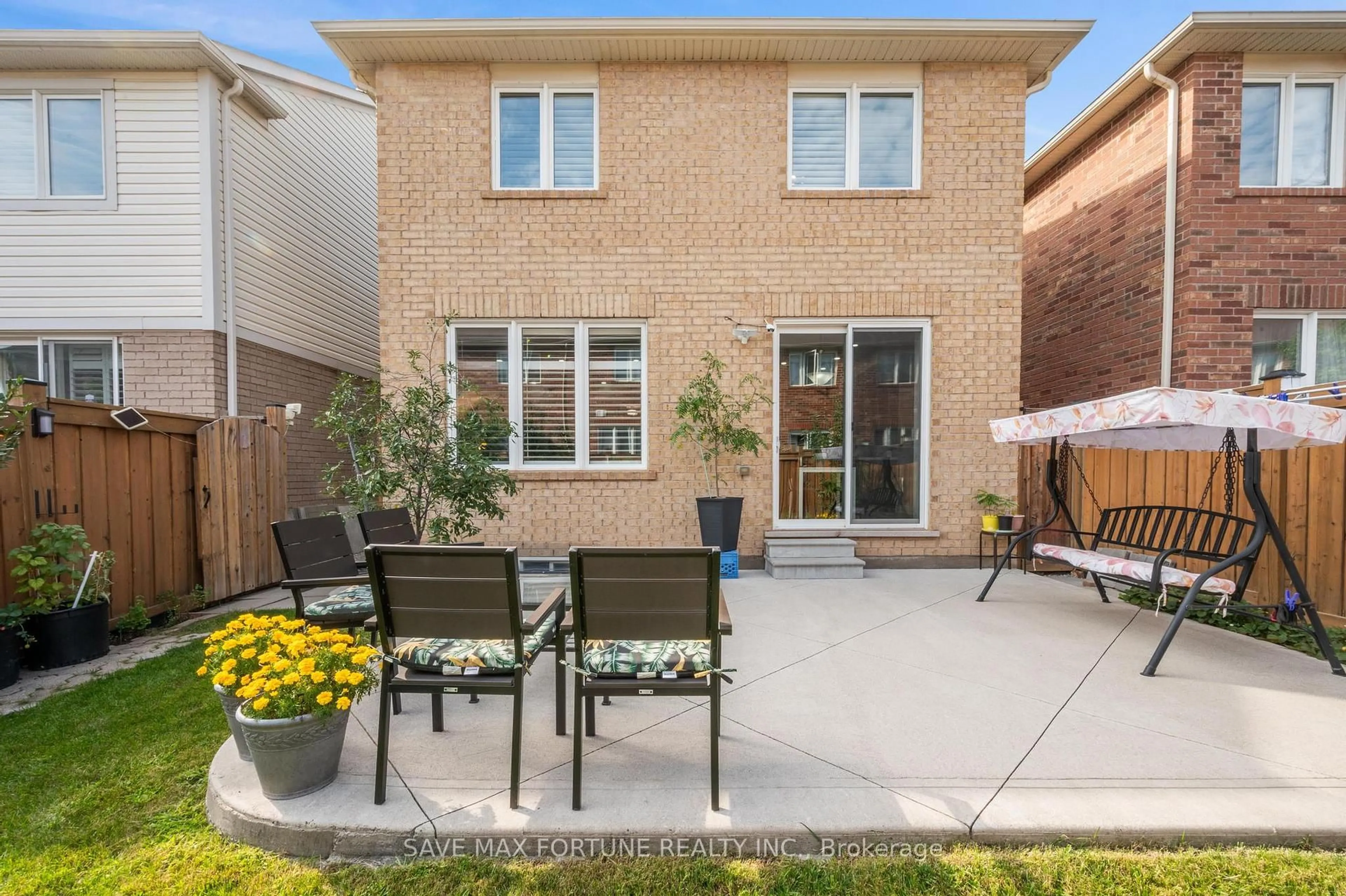 Patio, street for 262 Cedric Terr, Milton Ontario L9T 8P1