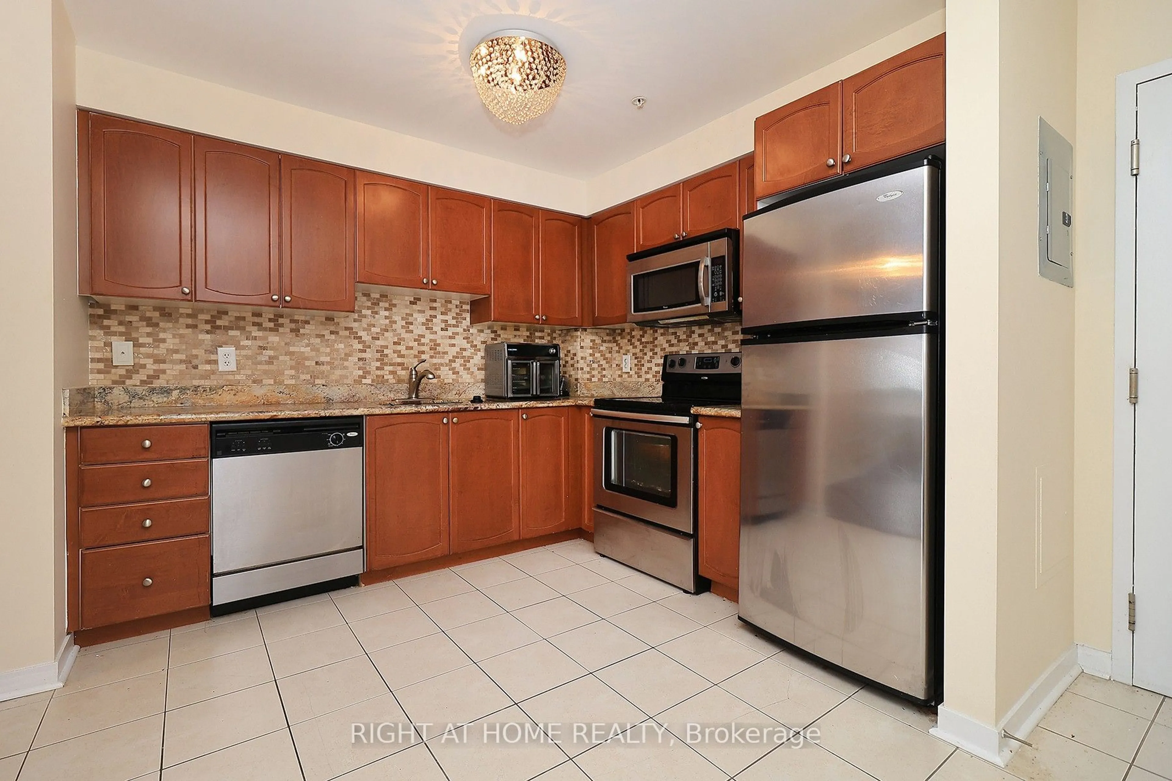 Standard kitchen, ceramic/tile floor for 6 Dayspring Circ #2206, Brampton Ontario L6P 2Z6