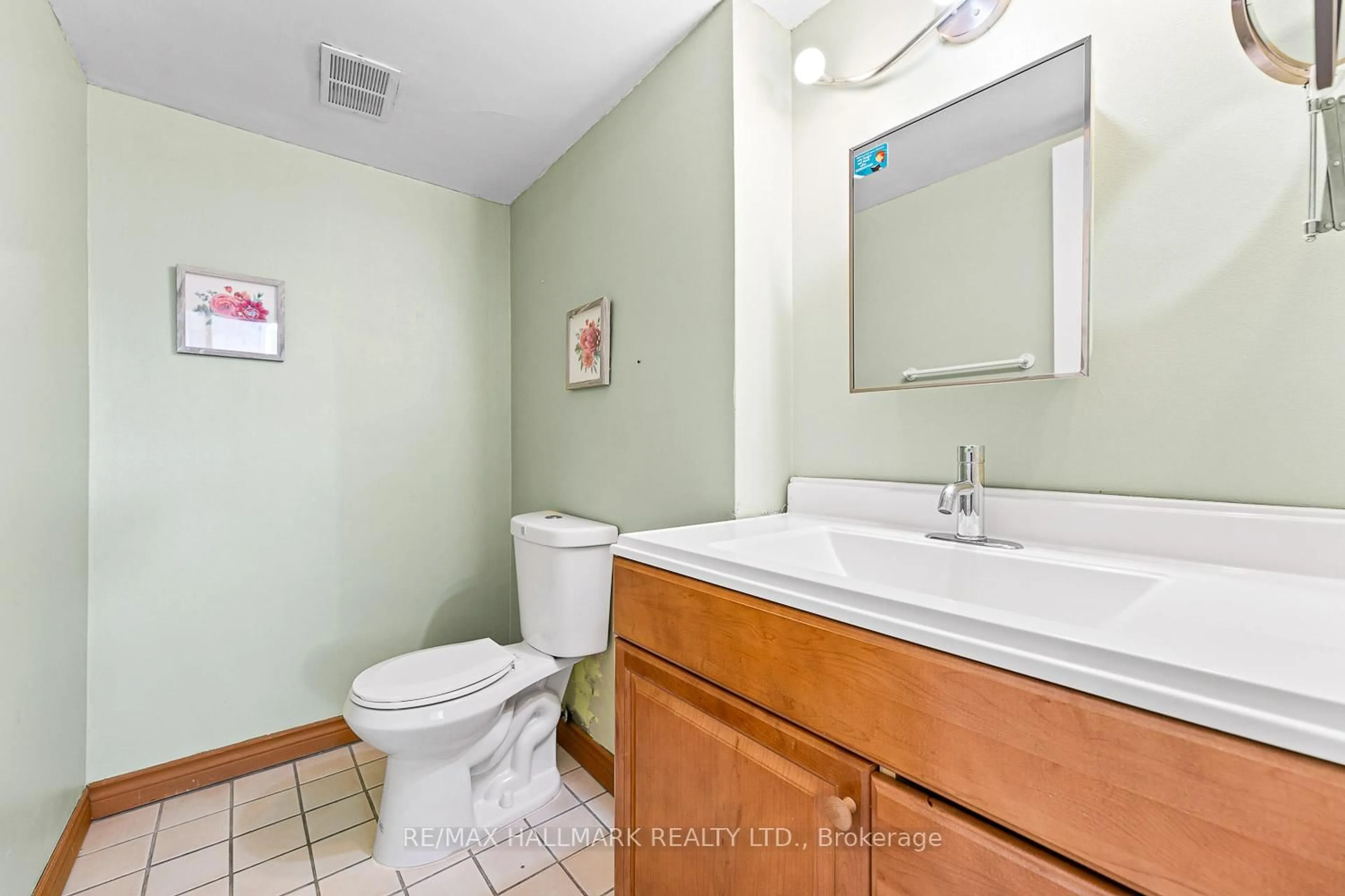 Standard bathroom, ceramic/tile floor for 5 Frith Rd #701, Toronto Ontario M3N 2L5