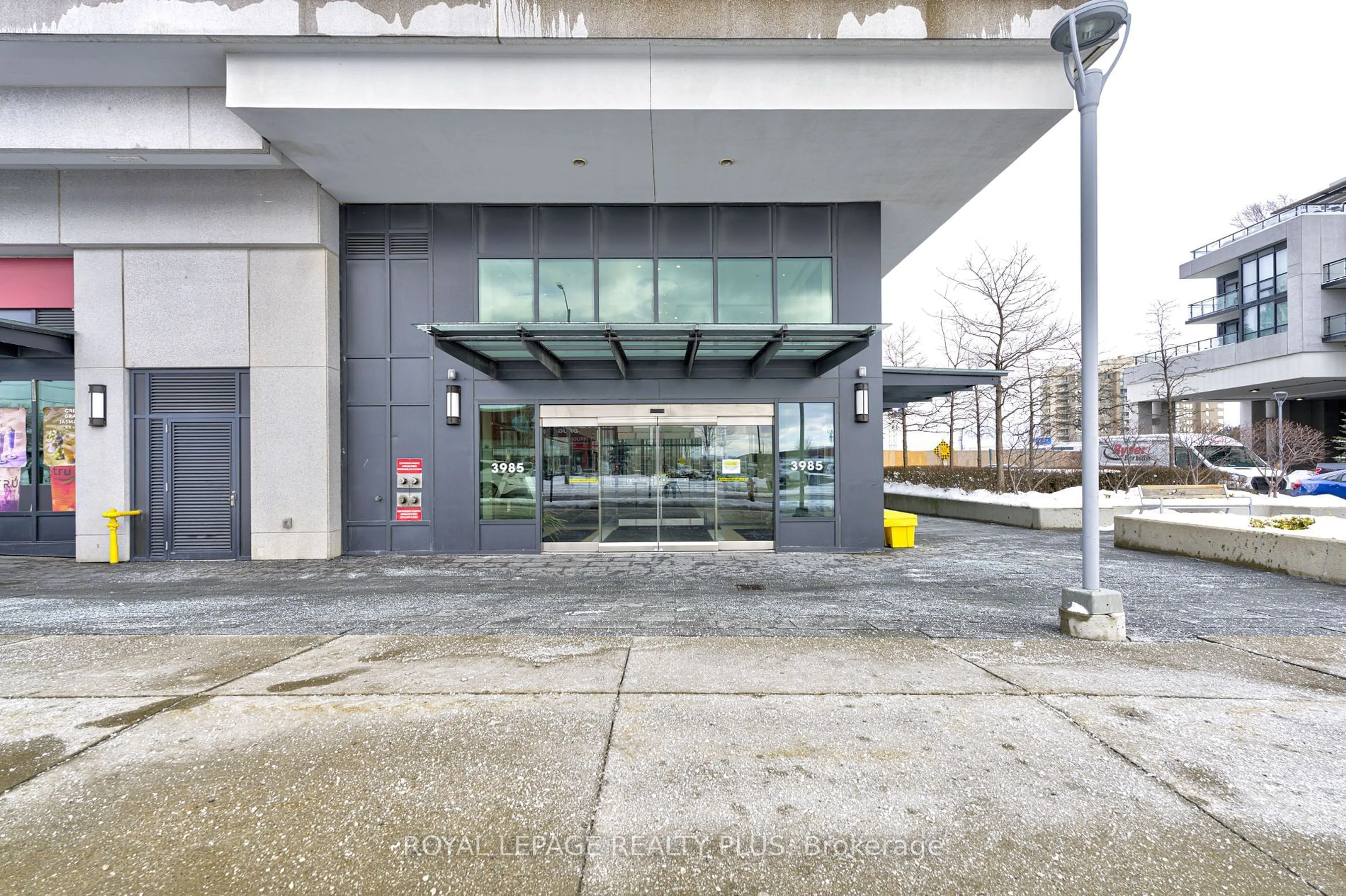 Indoor foyer for 3985 Grand Park Dr #1603, Mississauga Ontario L5B 0H8