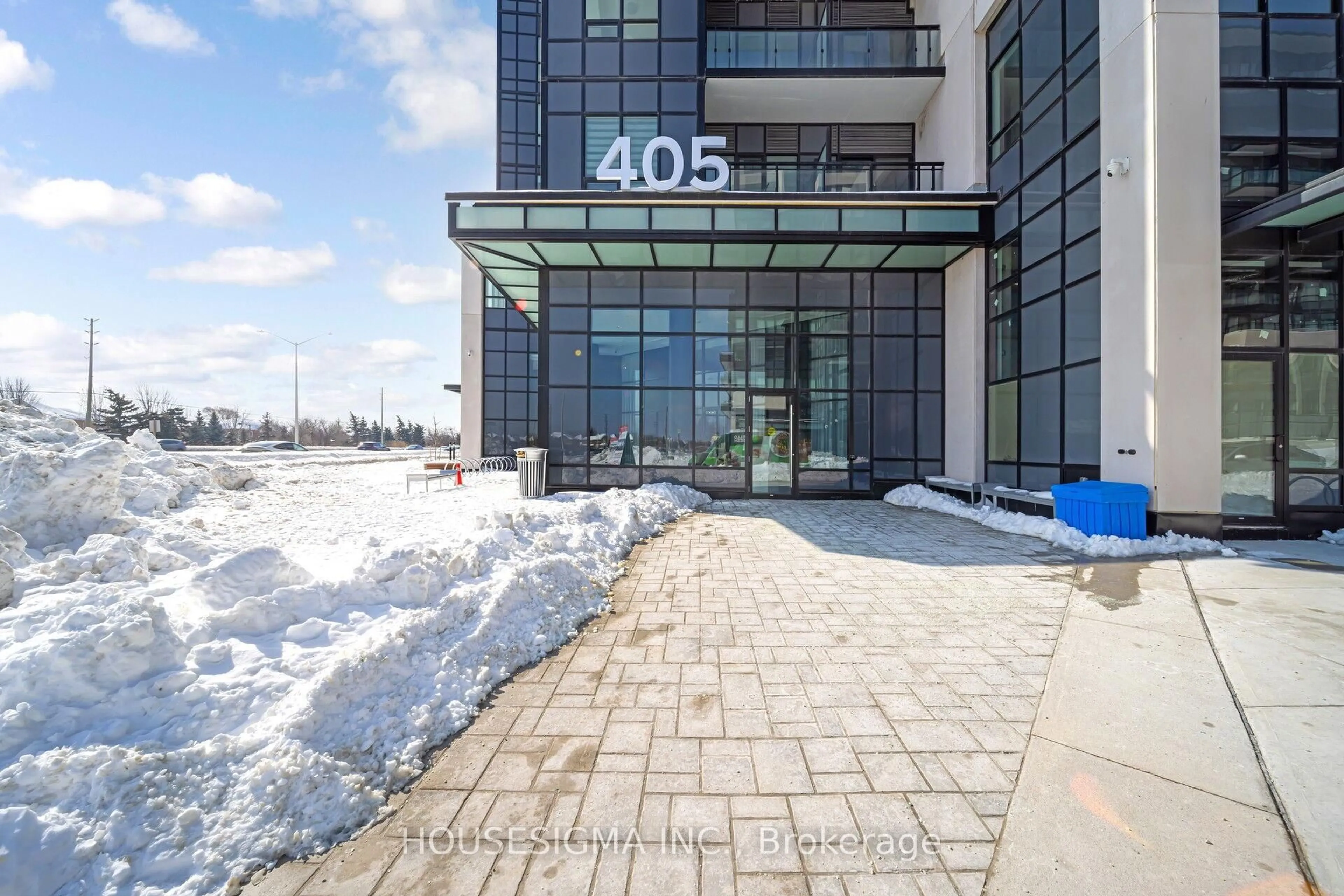 Indoor foyer for 405 Dundas St #526, Oakville Ontario L6M 5P4