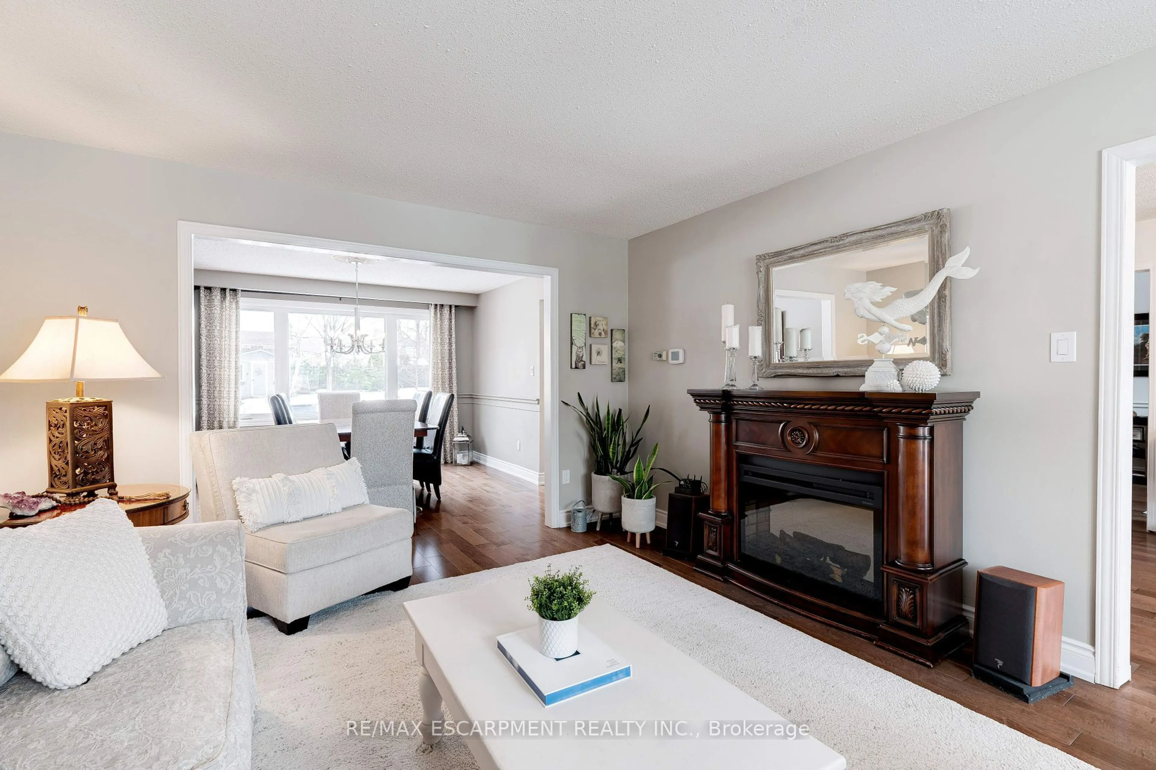 Living room with furniture, wood/laminate floor for 2174 Belgrave Crt, Burlington Ontario L7P 3R5