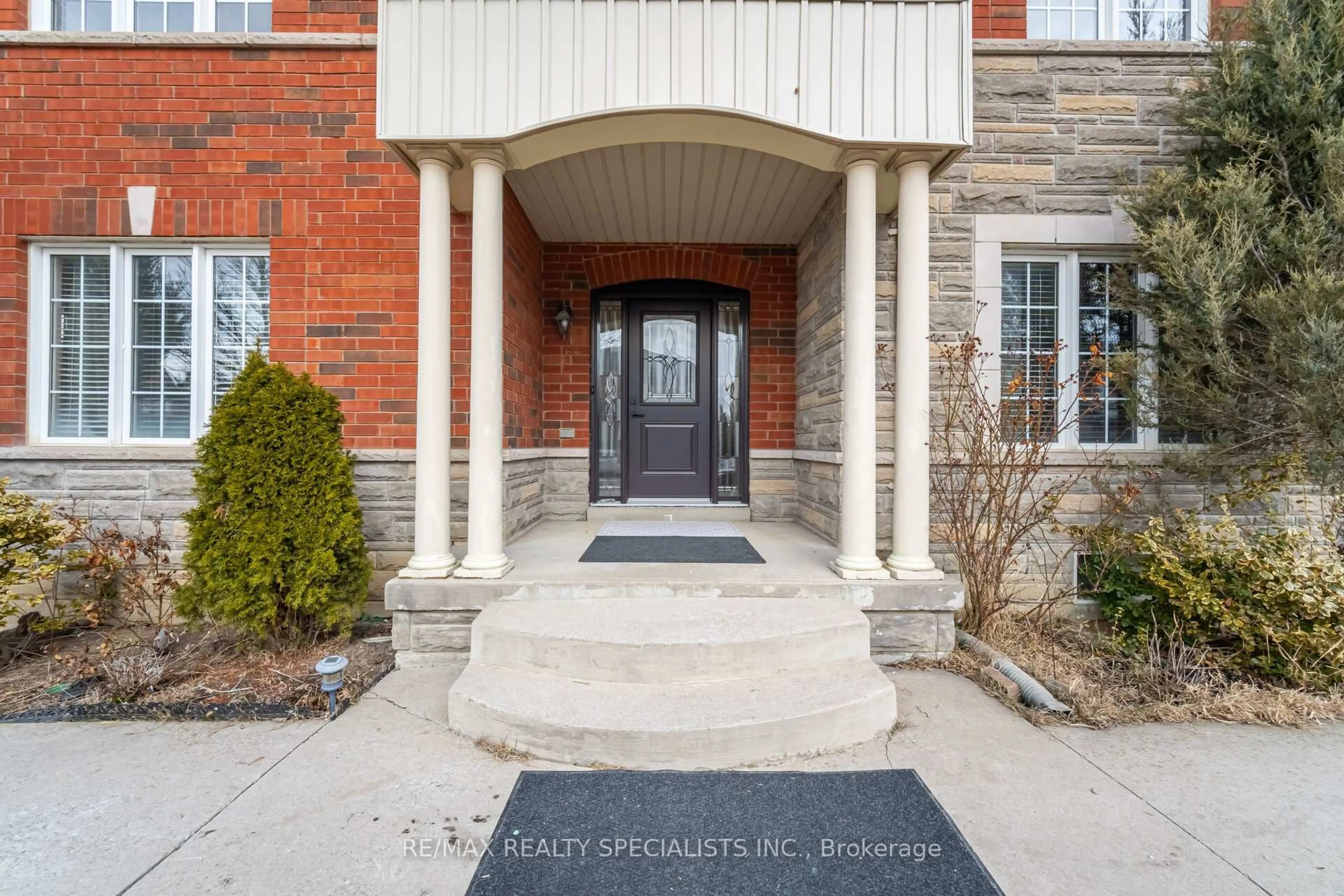 Indoor entryway for 62 Calderstone Rd, Brampton Ontario L6P 2A9