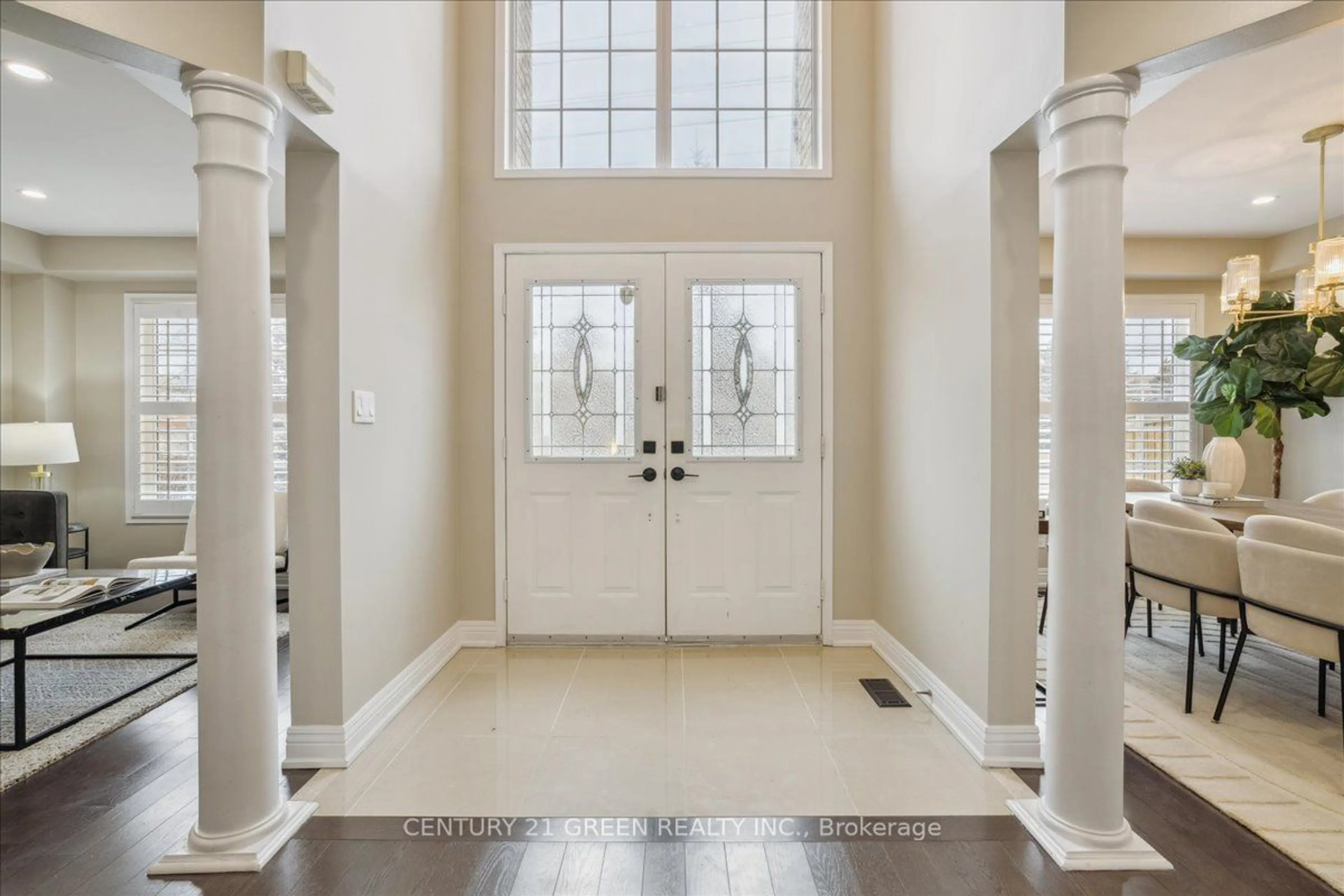 Indoor entryway for 1032 Blueheron Blvd, Mississauga Ontario L5V 2J8