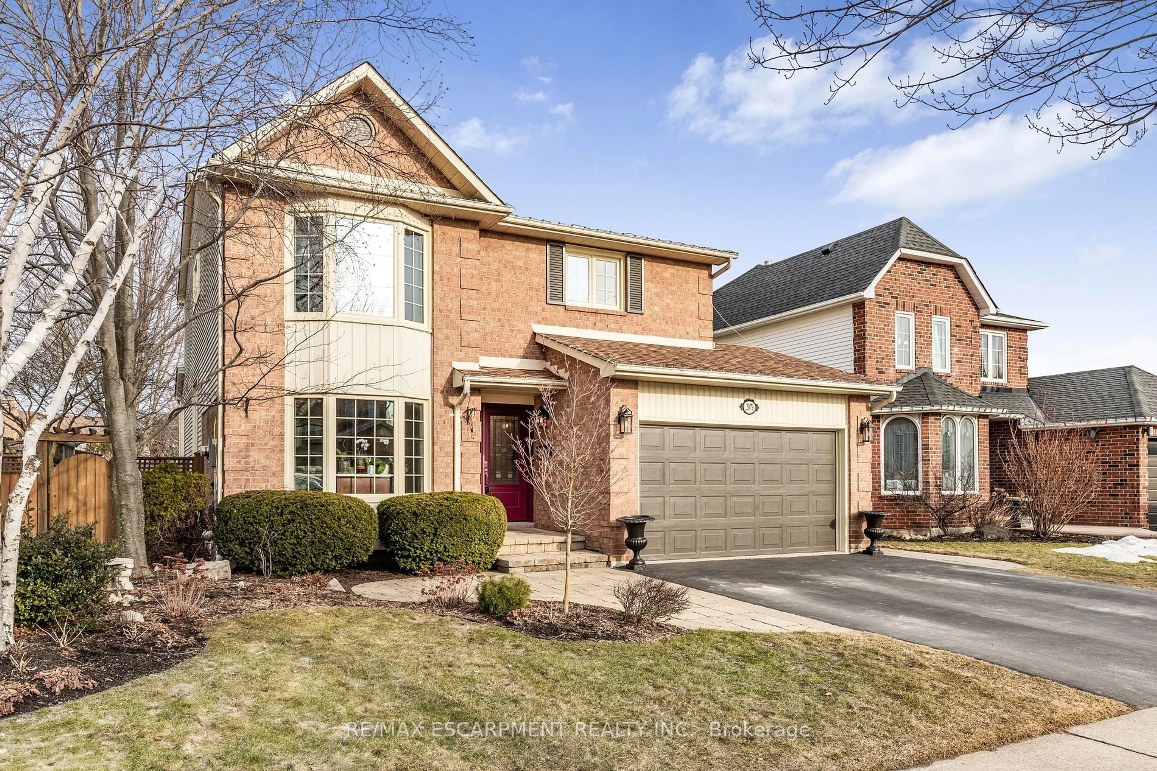 Home with brick exterior material, street for 2079 Hunters Wood Dr, Burlington Ontario L7M 2T1