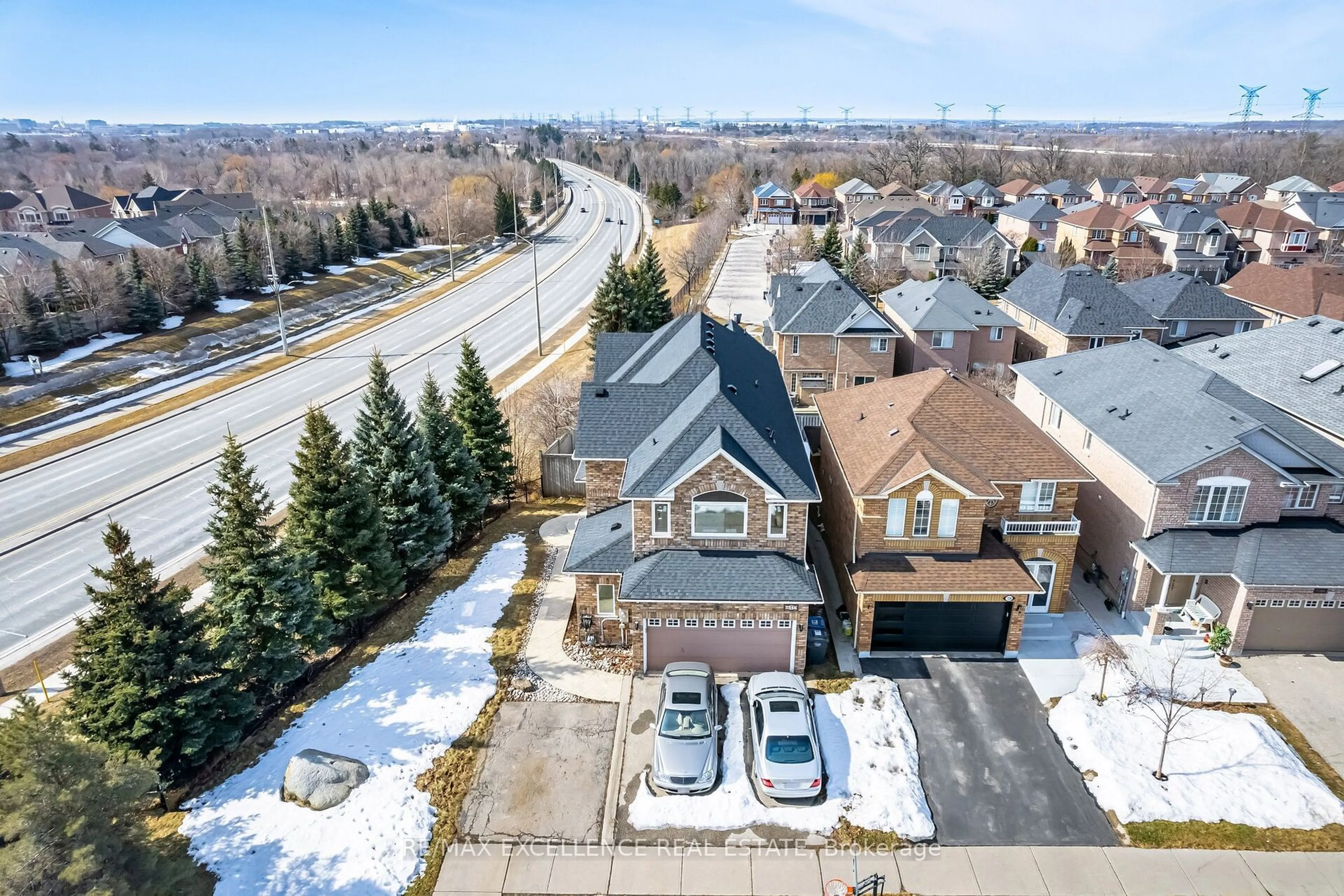 A pic from outside/outdoor area/front of a property/back of a property/a pic from drone, street for 7346 Lantern Fly Hllw, Mississauga Ontario L5W 1J8