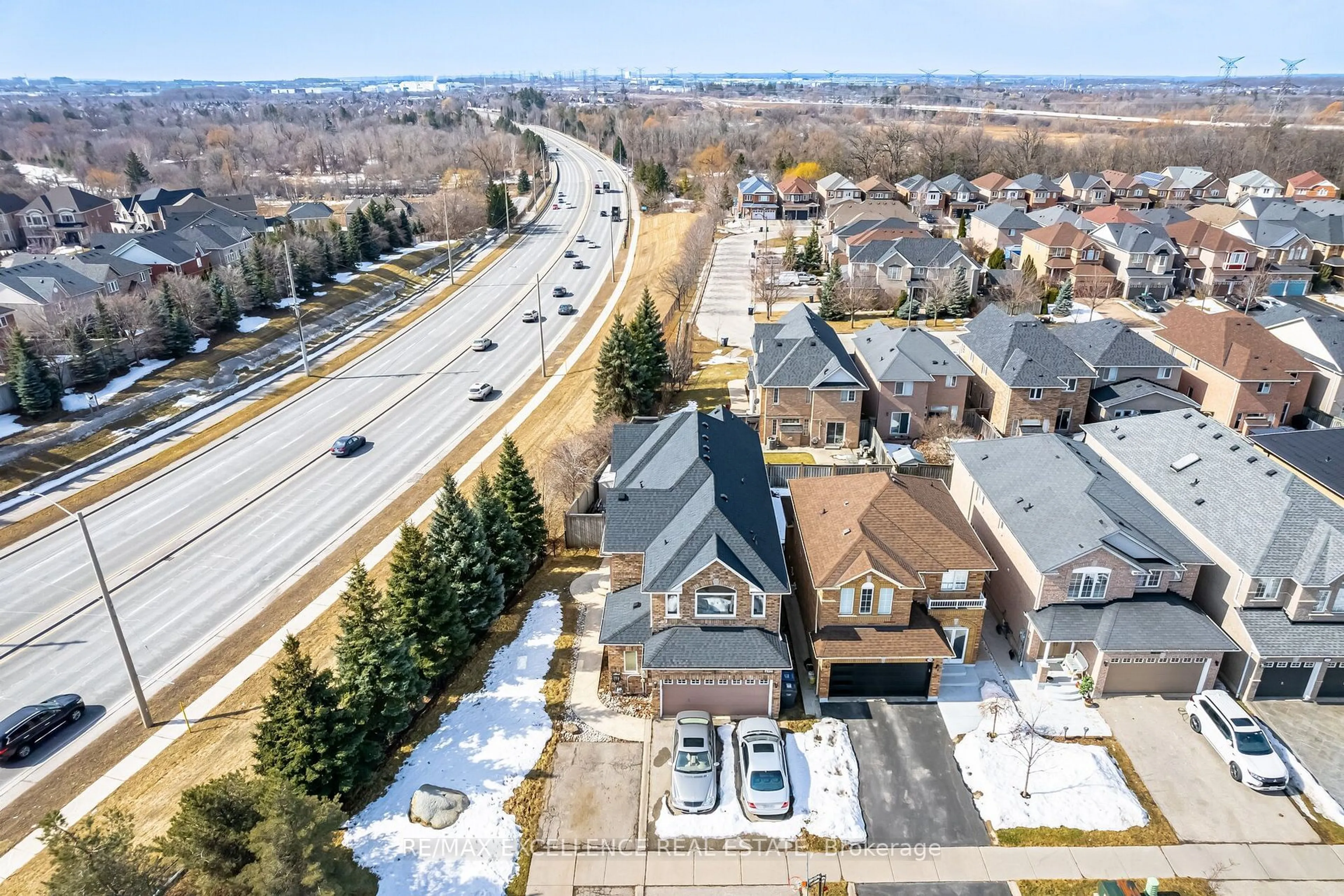 A pic from outside/outdoor area/front of a property/back of a property/a pic from drone, street for 7346 Lantern Fly Hllw, Mississauga Ontario L5W 1J8