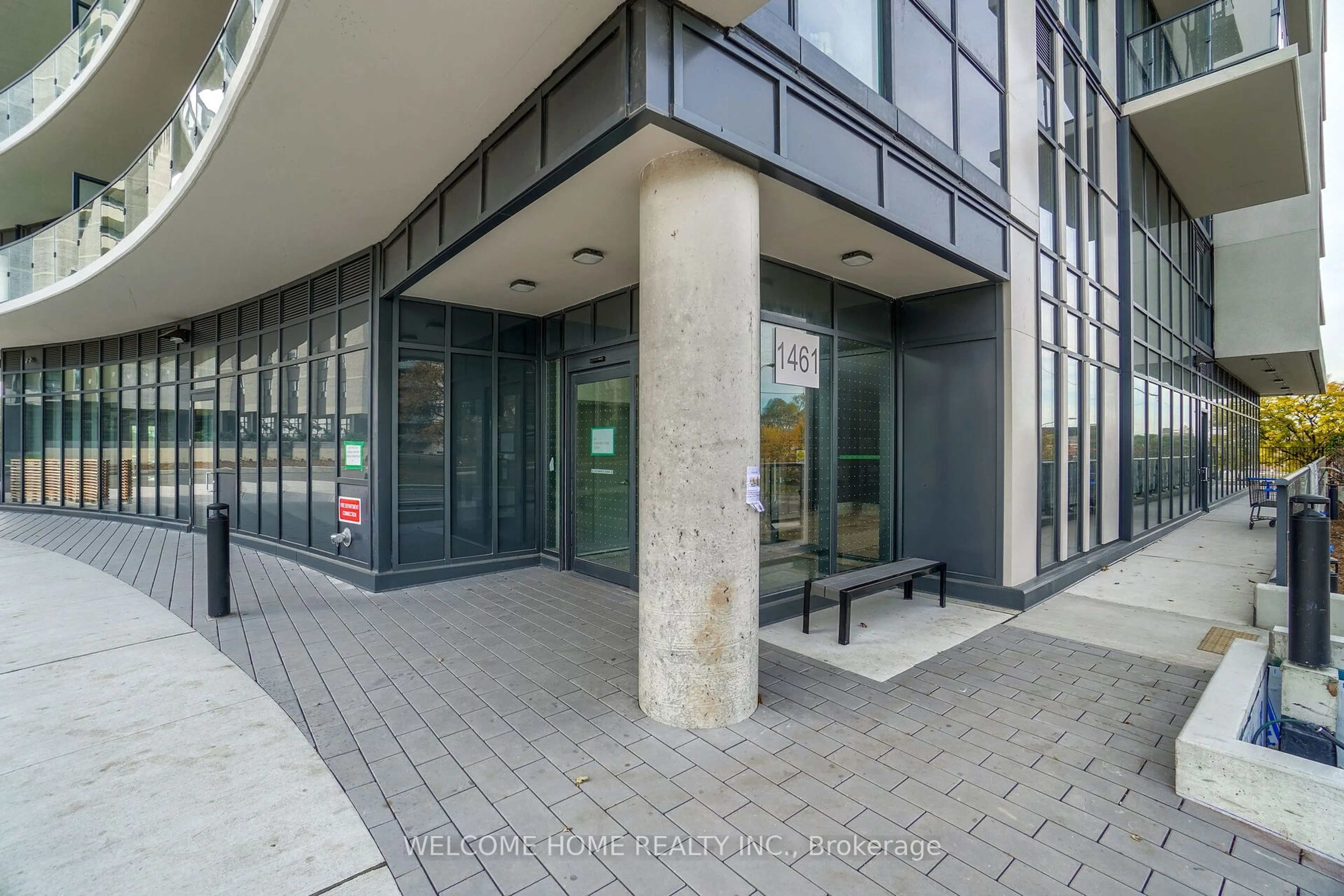 Indoor foyer for 1461 Lawrence Ave #1401, Toronto Ontario M6L 1B3