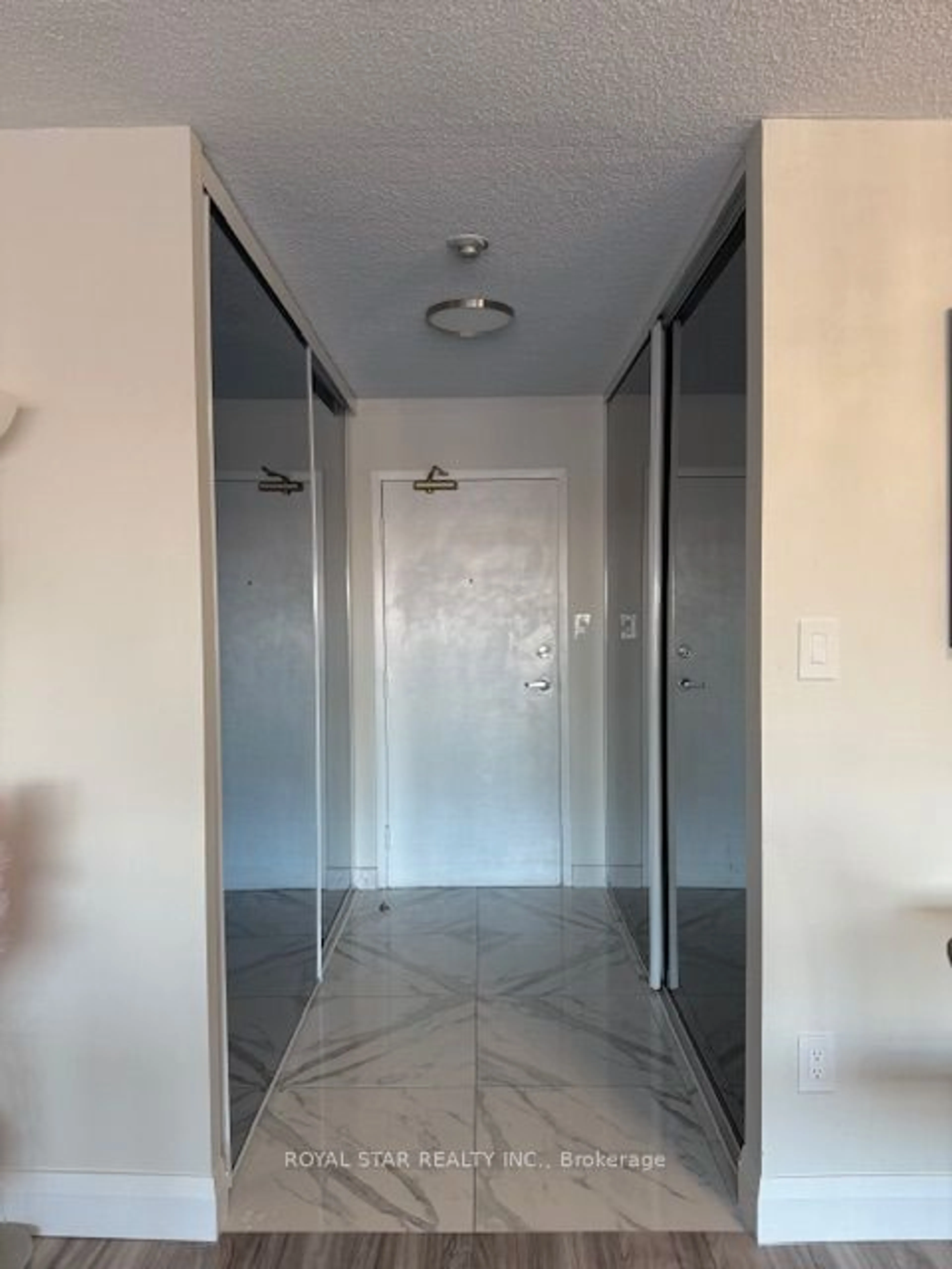 Indoor foyer for 3 Rowntree Rd #805, Toronto Ontario M9V 5G8