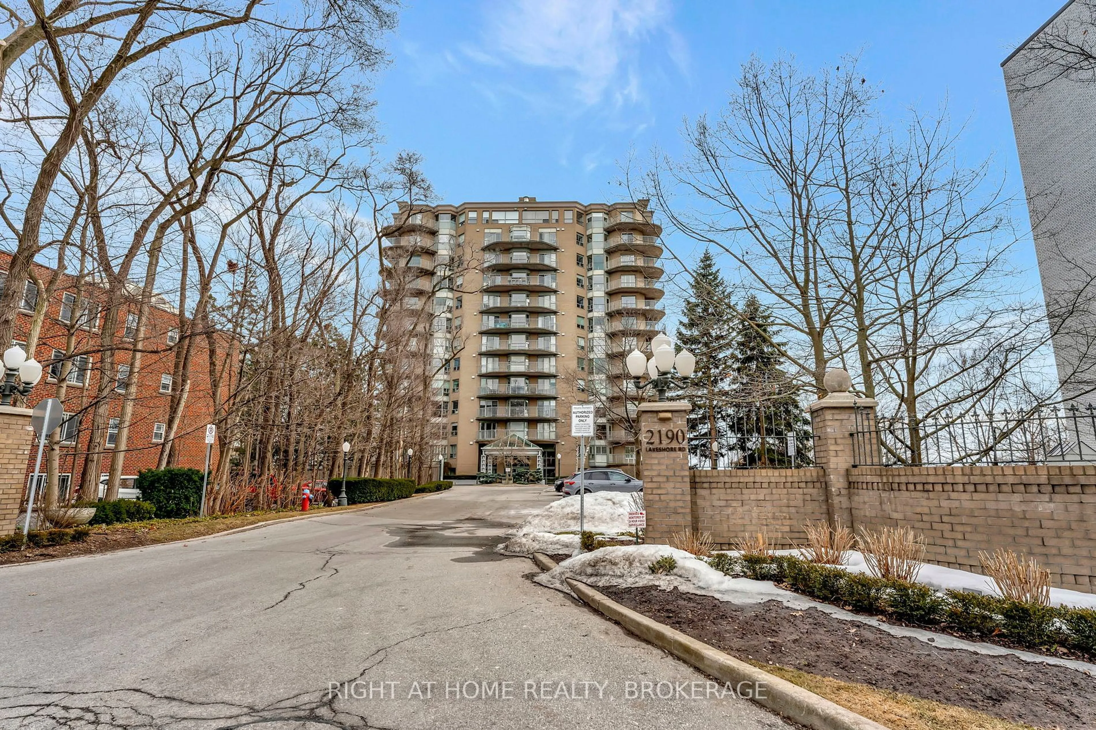 Unknown for 2190 Lakeshore Rd #802, Burlington Ontario L7R 4K1