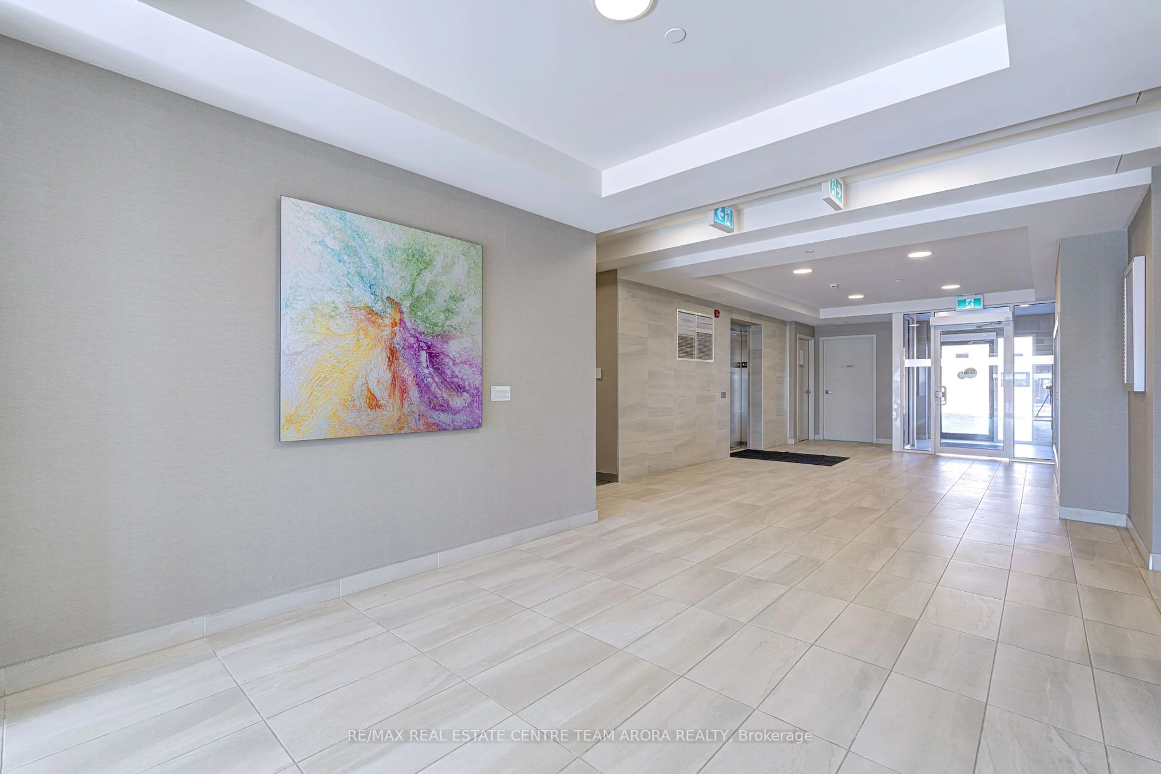 Indoor foyer for 62 Sky Harbour Dr #405, Brampton Ontario L6Y 6J2