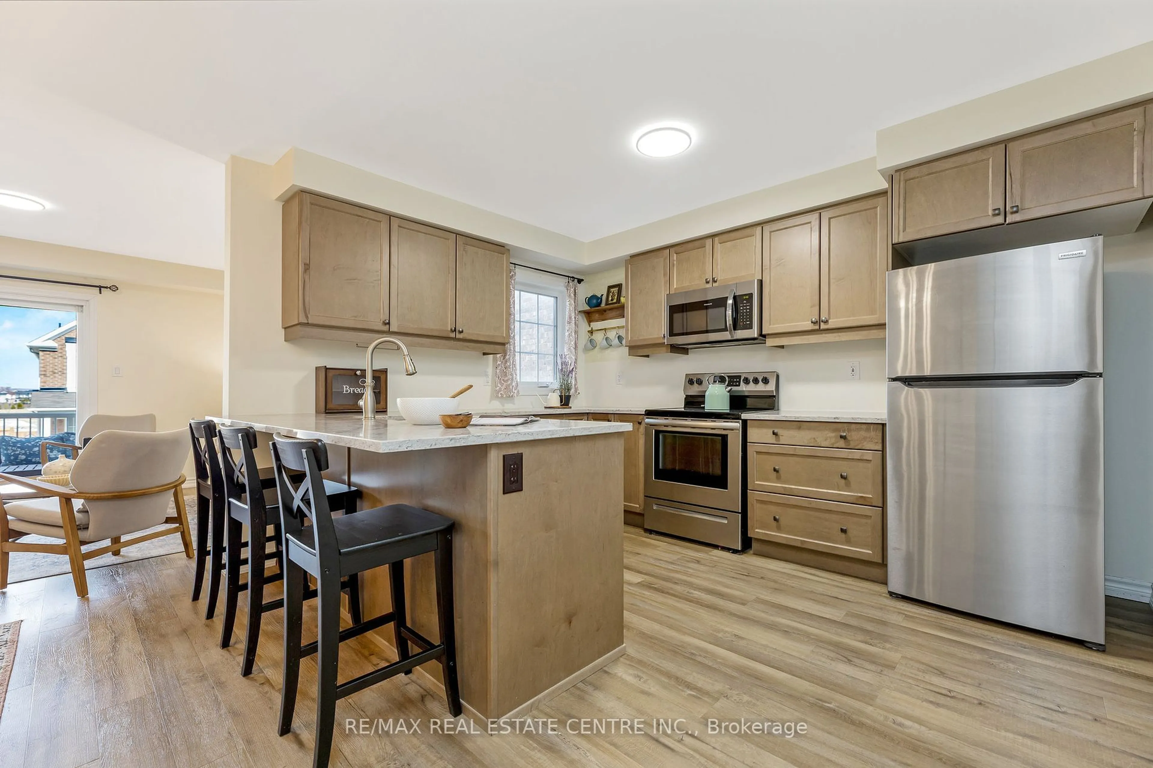 Standard kitchen, wood/laminate floor for 890 Ash Gate, Milton Ontario L9E 1S1