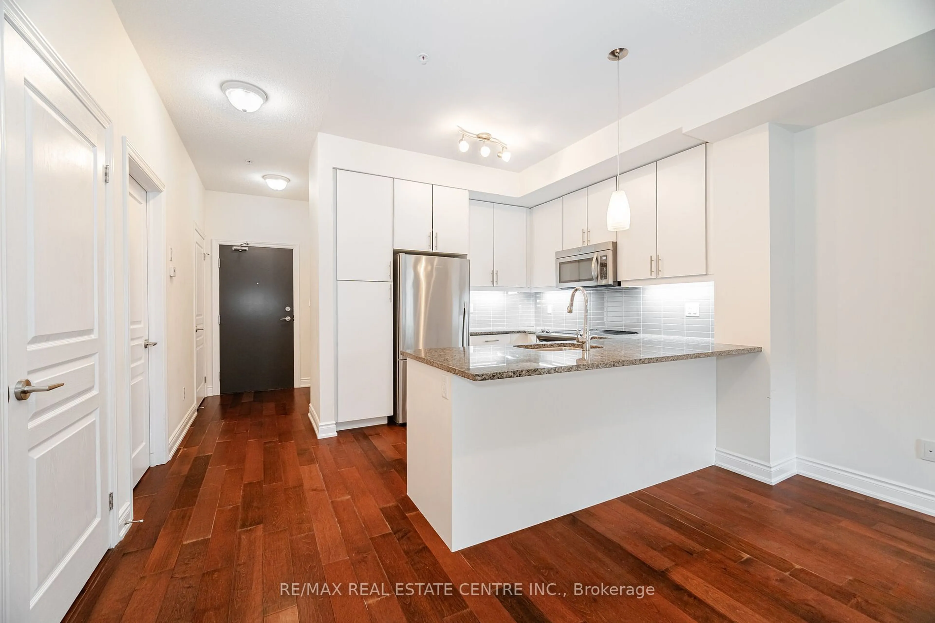 Open concept kitchen, wood/laminate floor for 3170 Erin Mills Pkwy #123, Mississauga Ontario L5L 1W8