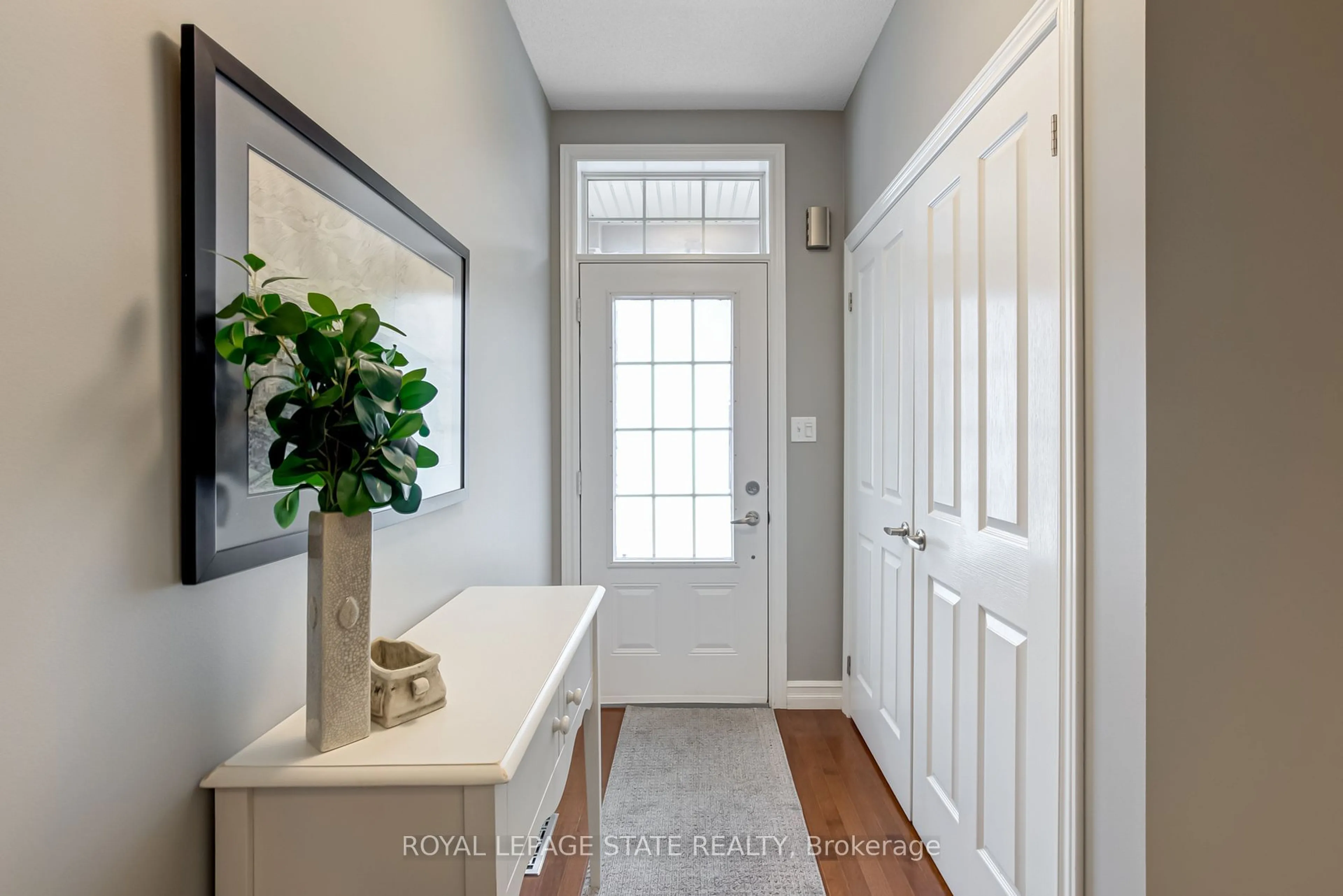 Indoor entryway for 4165 Upper Middle St #12, Burlington Ontario L7M 0V4