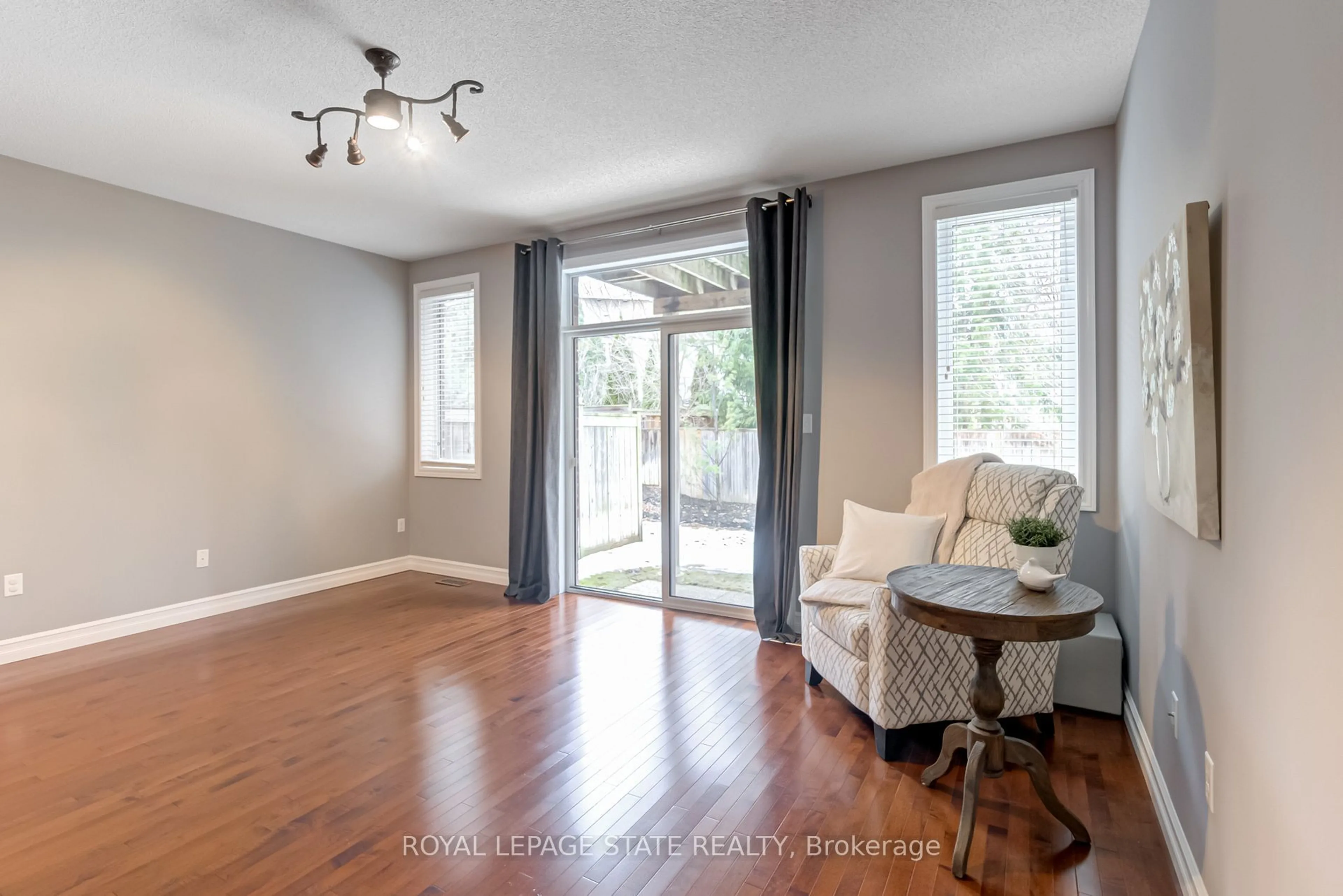 Indoor entryway for 4165 Upper Middle St #12, Burlington Ontario L7M 0V4