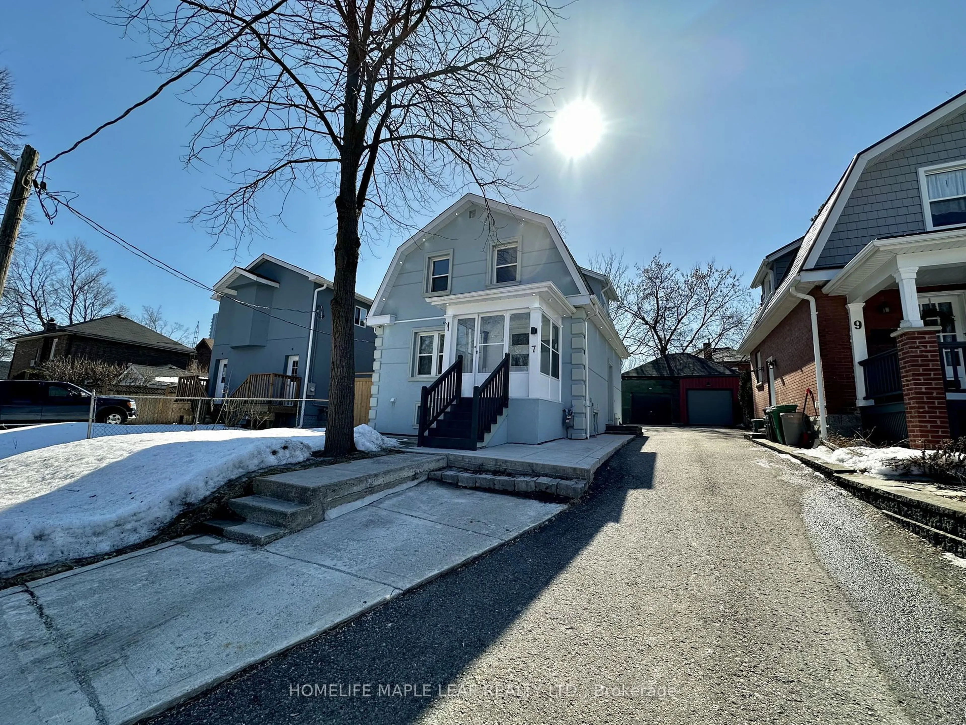 A pic from outside/outdoor area/front of a property/back of a property/a pic from drone, street for 7 Lowes Ave, Brampton Ontario L6X 1R8