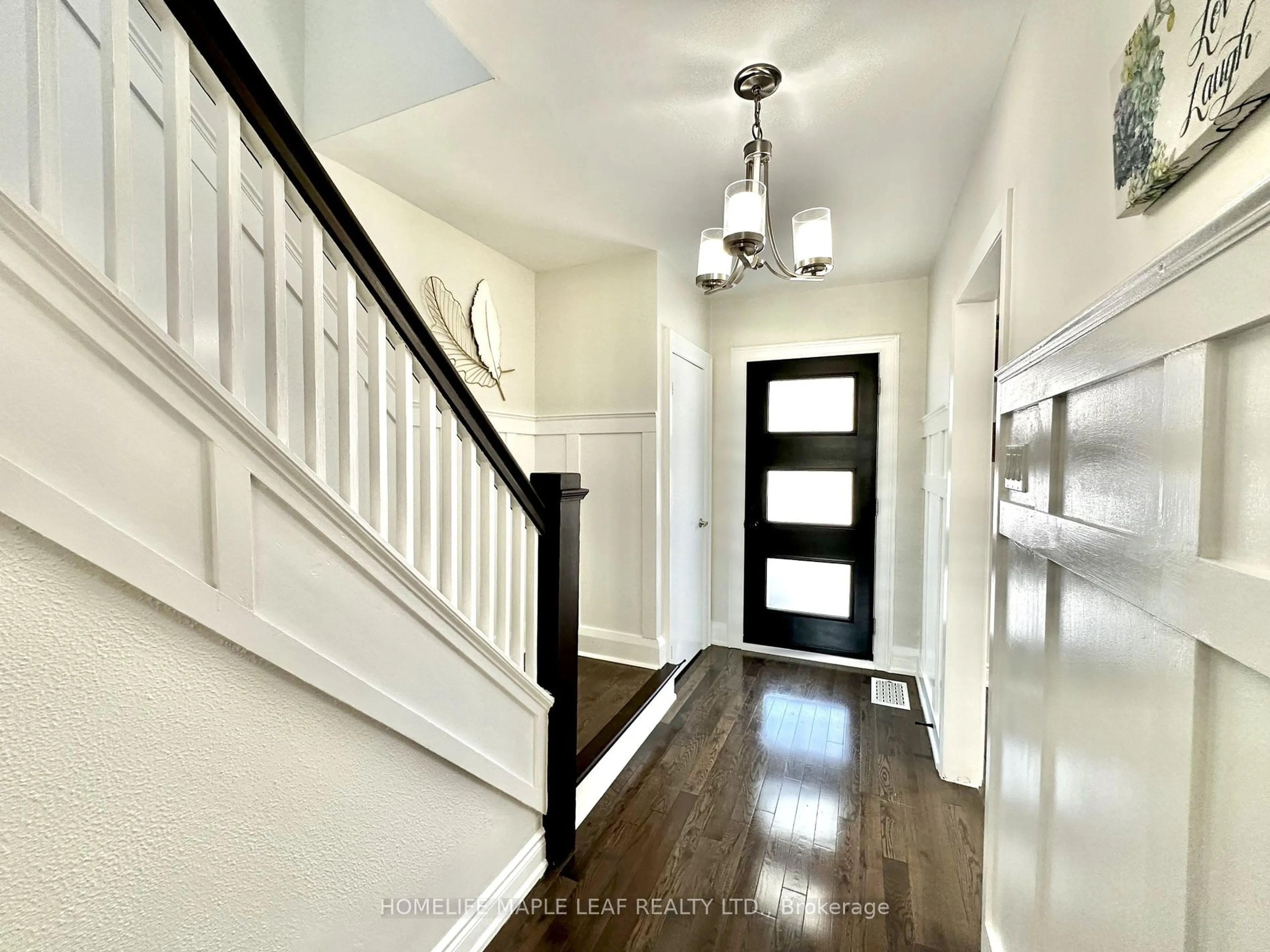 Indoor entryway for 7 Lowes Ave, Brampton Ontario L6X 1R8