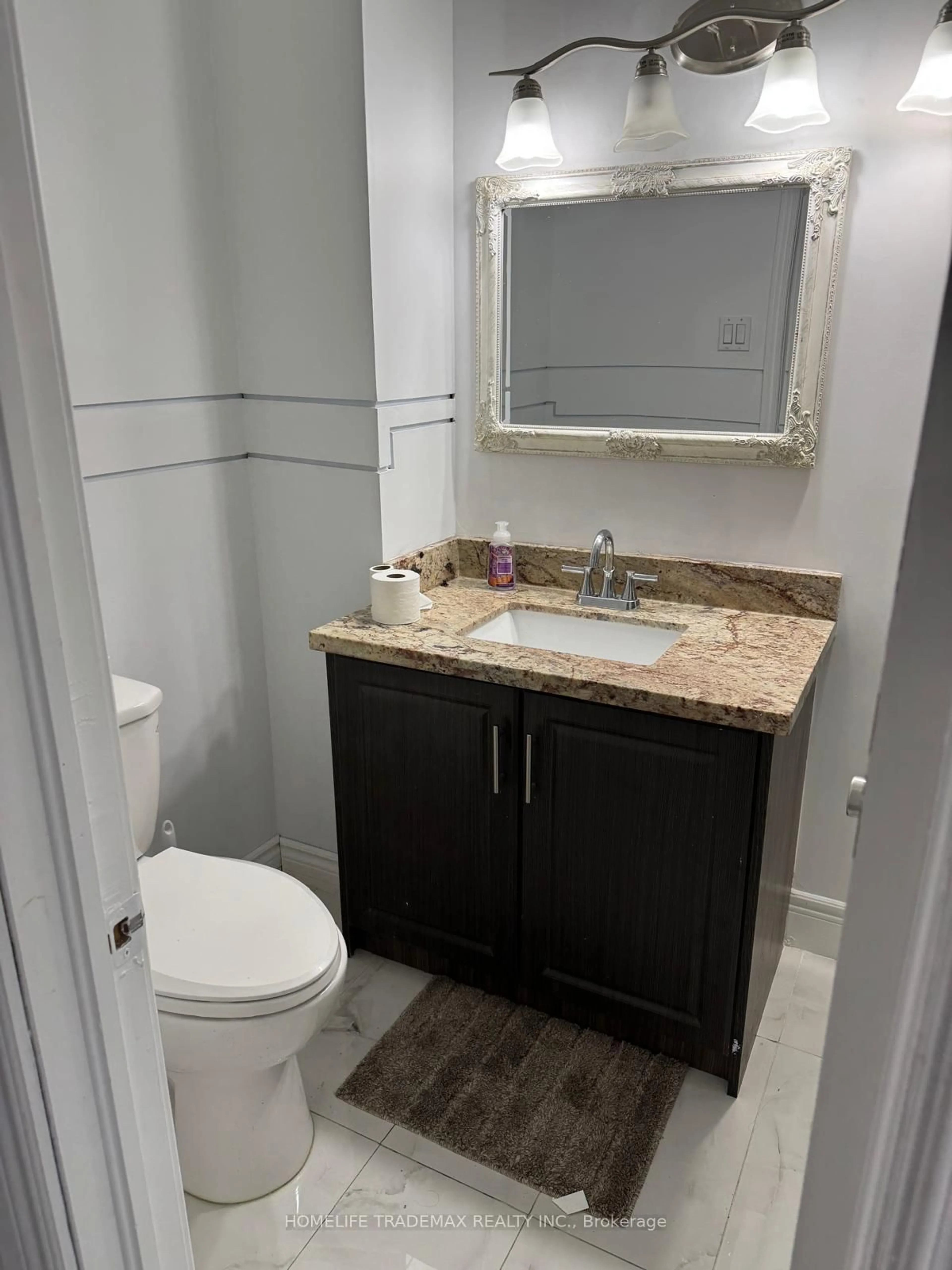 Standard bathroom, ceramic/tile floor for 399 Hansen Rd, Brampton Ontario L6V 3T5