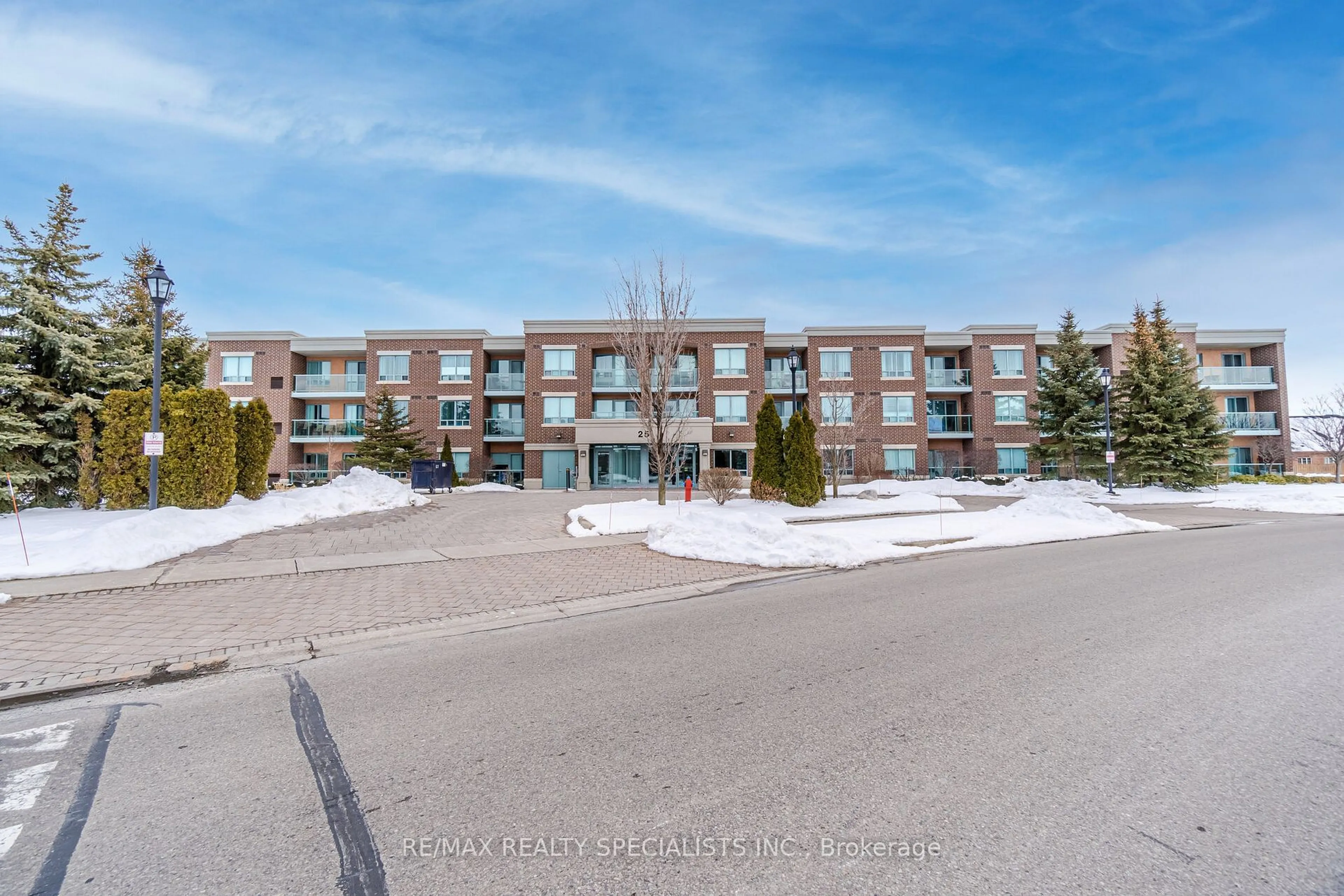 A pic from outside/outdoor area/front of a property/back of a property/a pic from drone, unknown for 25 Via Rosedale Way #108, Brampton Ontario L6R 3J4