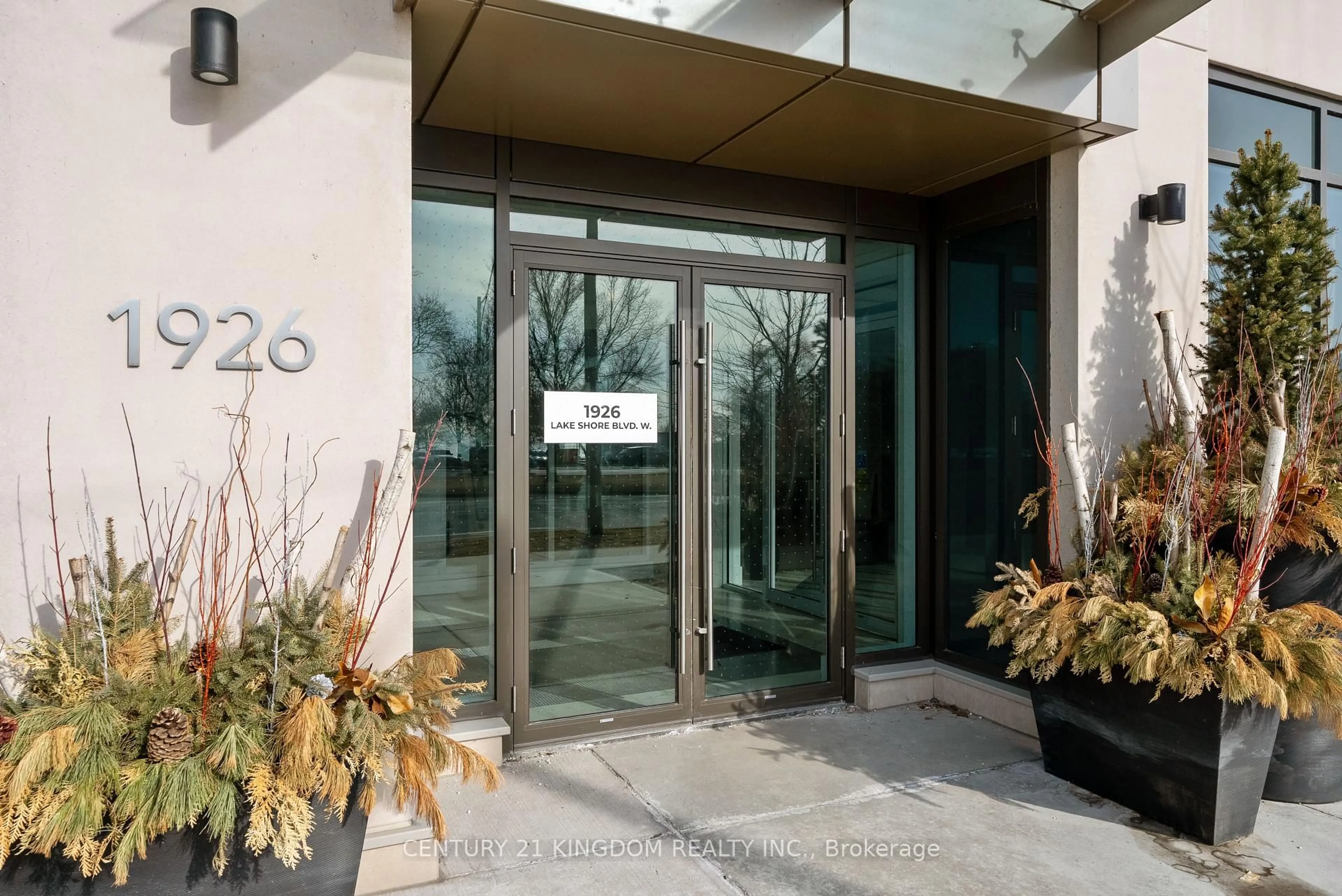 Indoor foyer for 1926 Lake Shore Blvd #2906, Toronto Ontario M6S 0B1