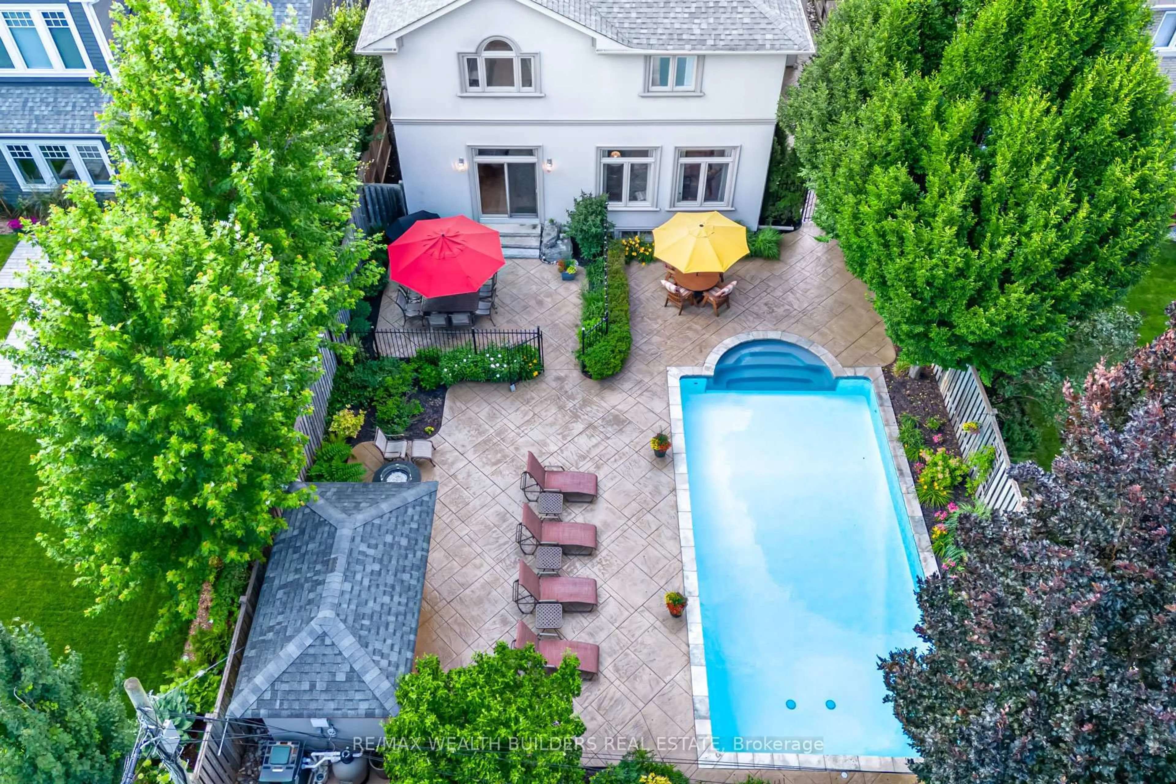 A pic from outside/outdoor area/front of a property/back of a property/a pic from drone, street for 19 Mervyn Ave, Toronto Ontario M9B 1M9