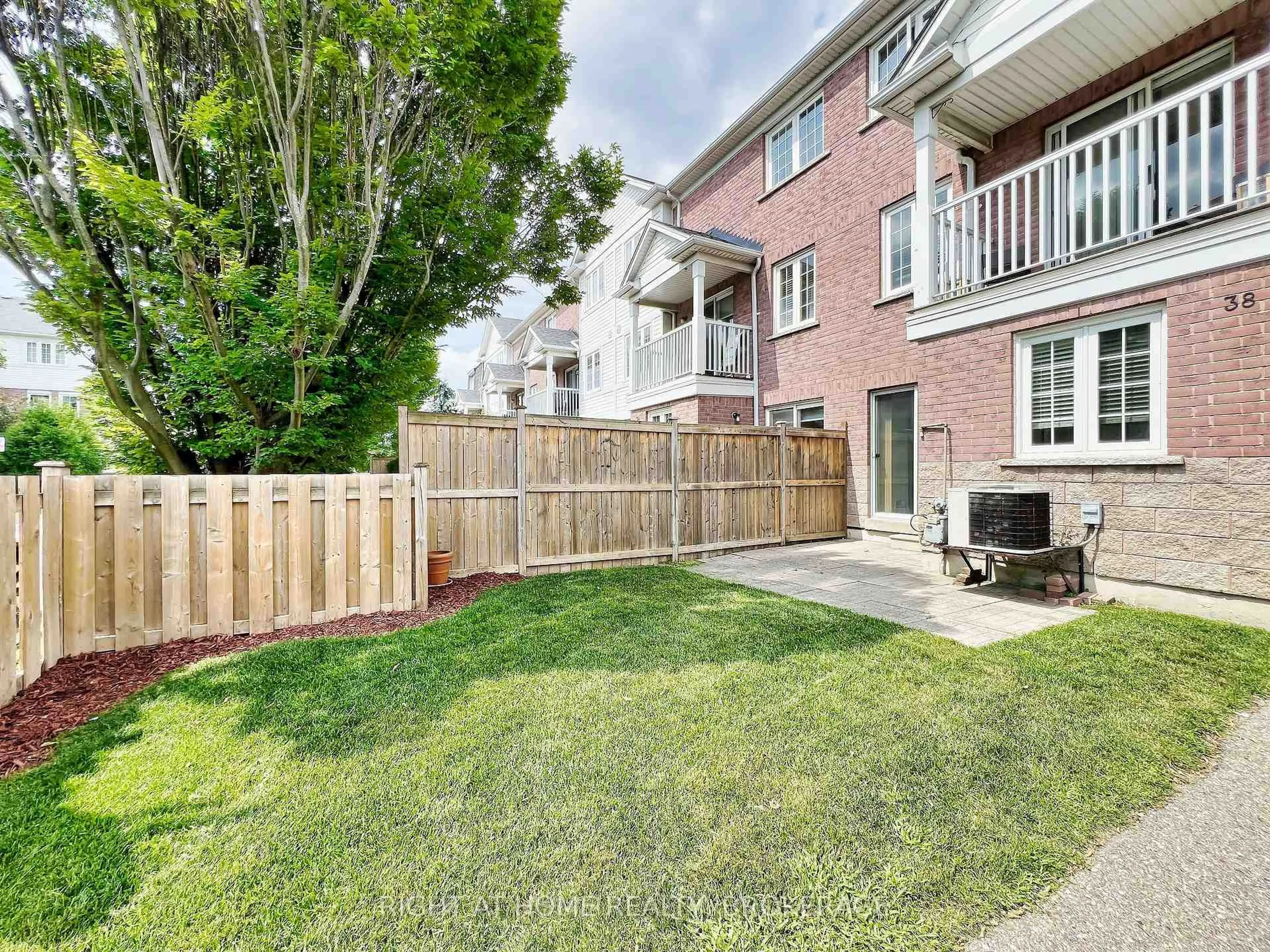 Patio, street for 6830 Meadowvale Town Centre Circ #38, Mississauga Ontario L5N 7T5