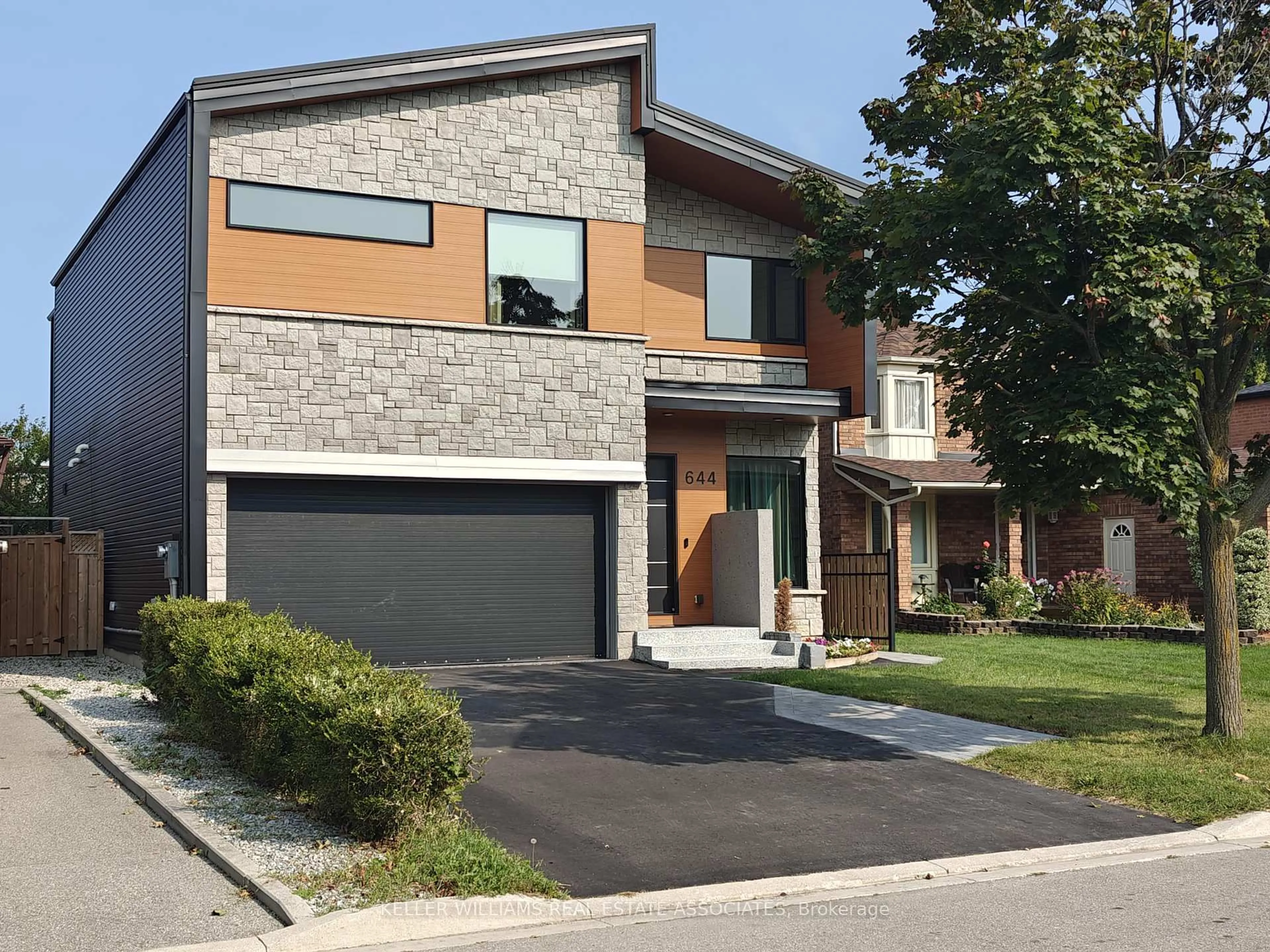 Home with brick exterior material, street for 644 Roselaire Tr, Mississauga Ontario L5R 3C5