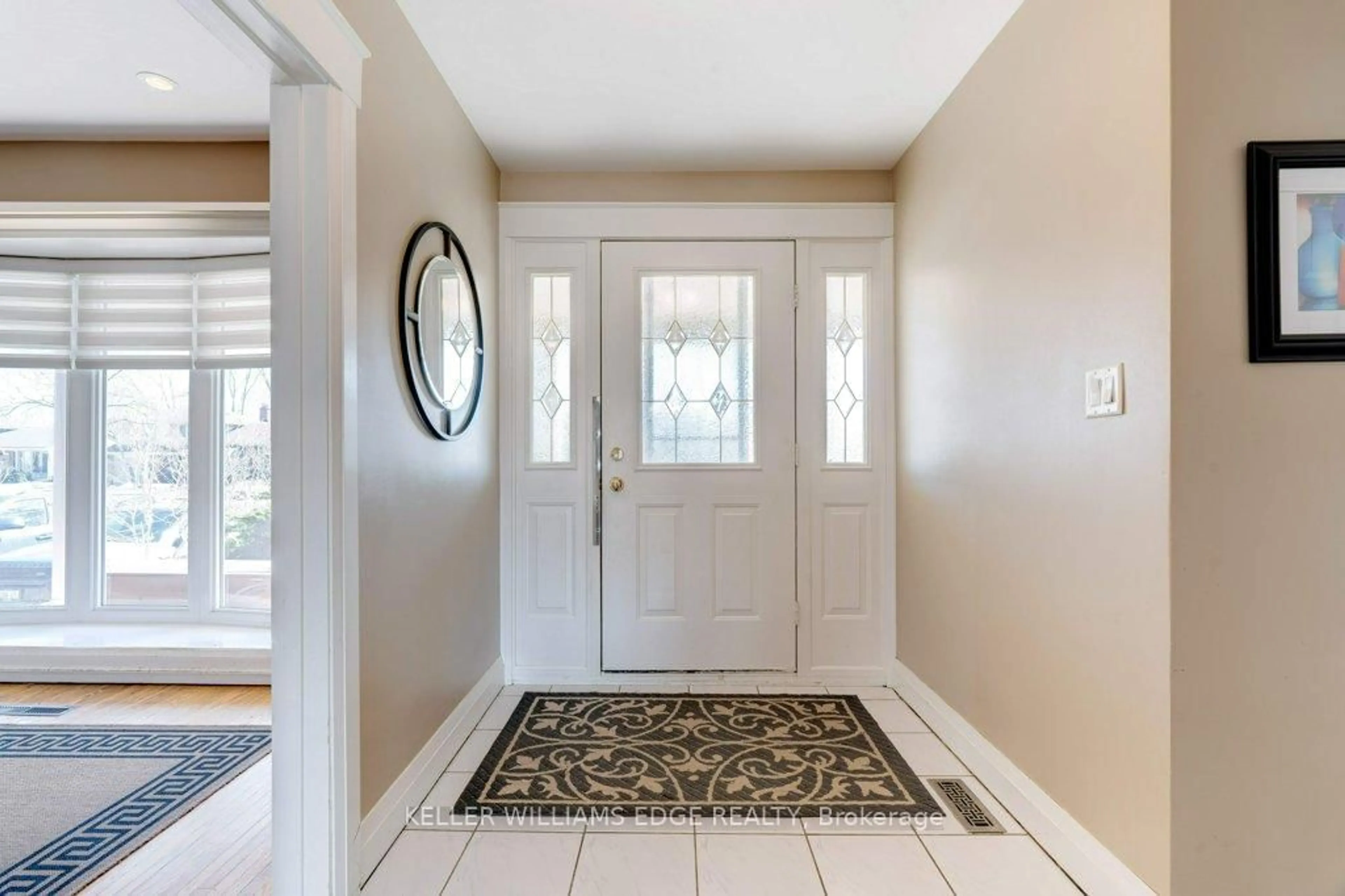 Indoor entryway for 4451 Cosburn Cres, Burlington Ontario L7L 1S4